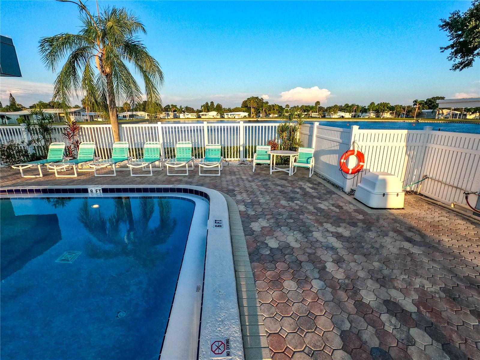 Listing photo id 22 for 1100 Belcher Road S 202