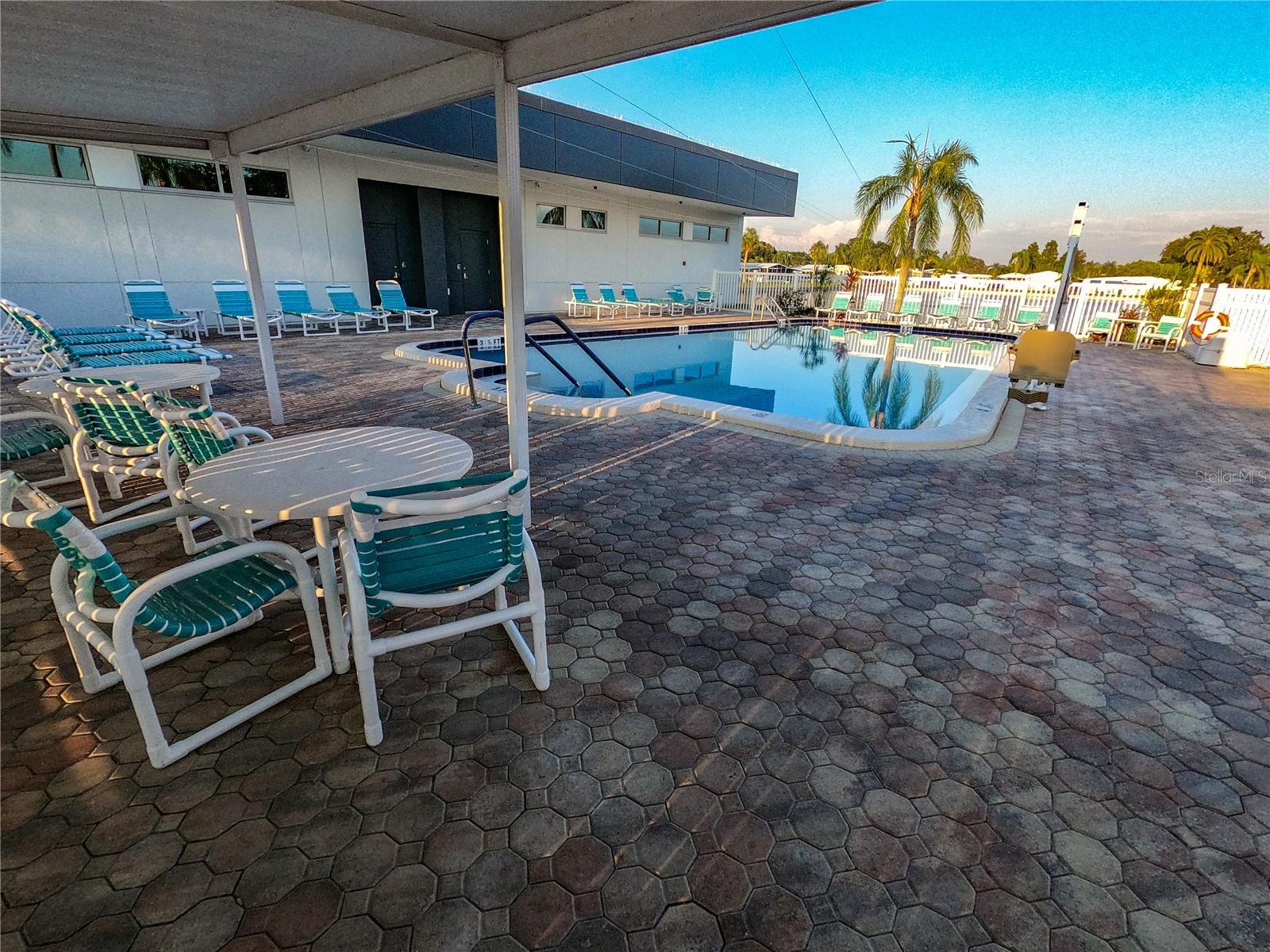Listing photo id 32 for 1100 Belcher Road S 202