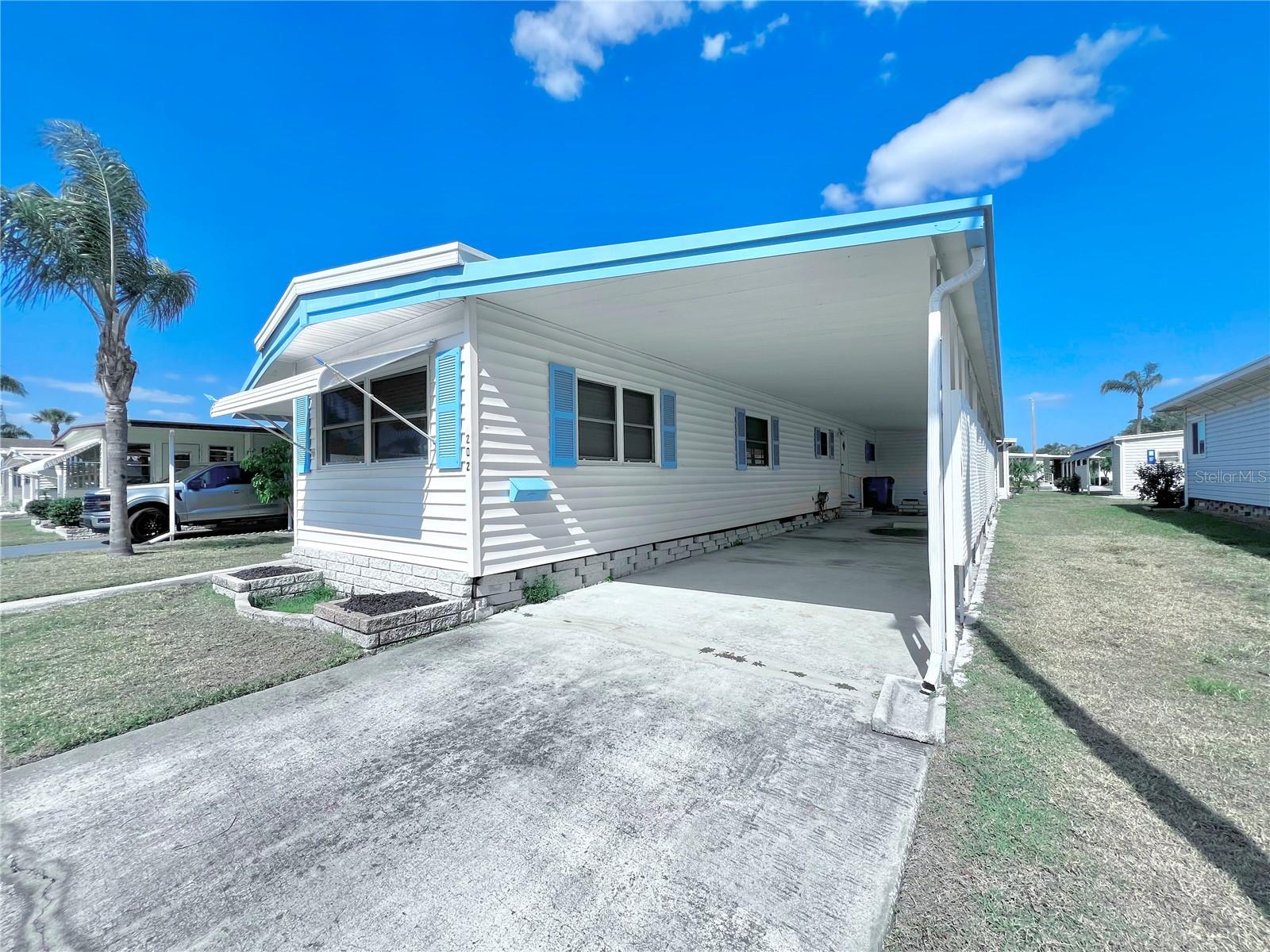 Listing photo id 2 for 1100 Belcher Road S 202
