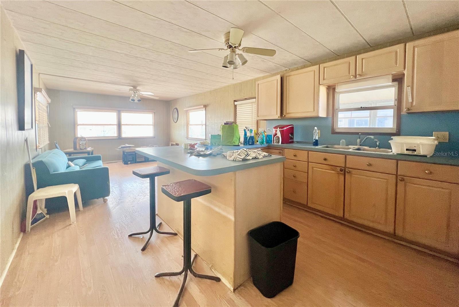 Listing photo id 7 for 1100 Belcher Road S 202