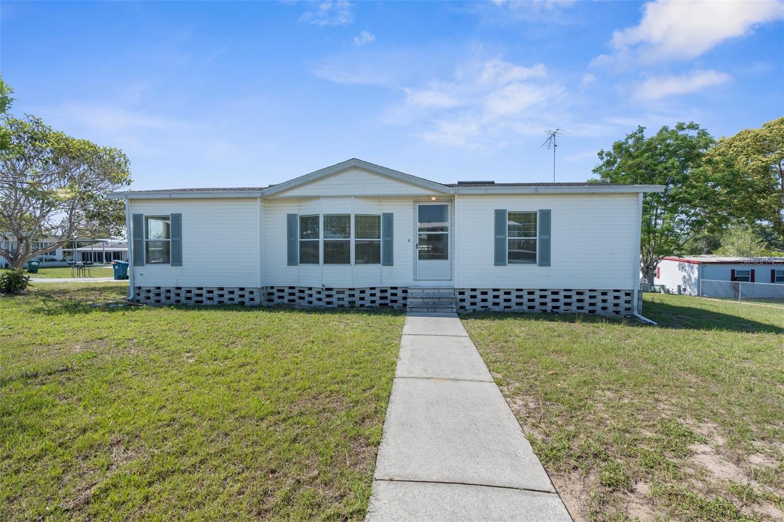 Image 21 of 26 For 14911 Rialto Avenue