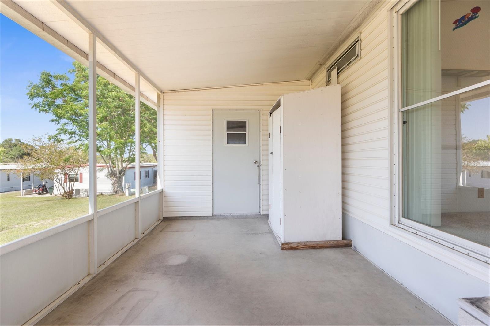 Image 25 of 26 For 14911 Rialto Avenue