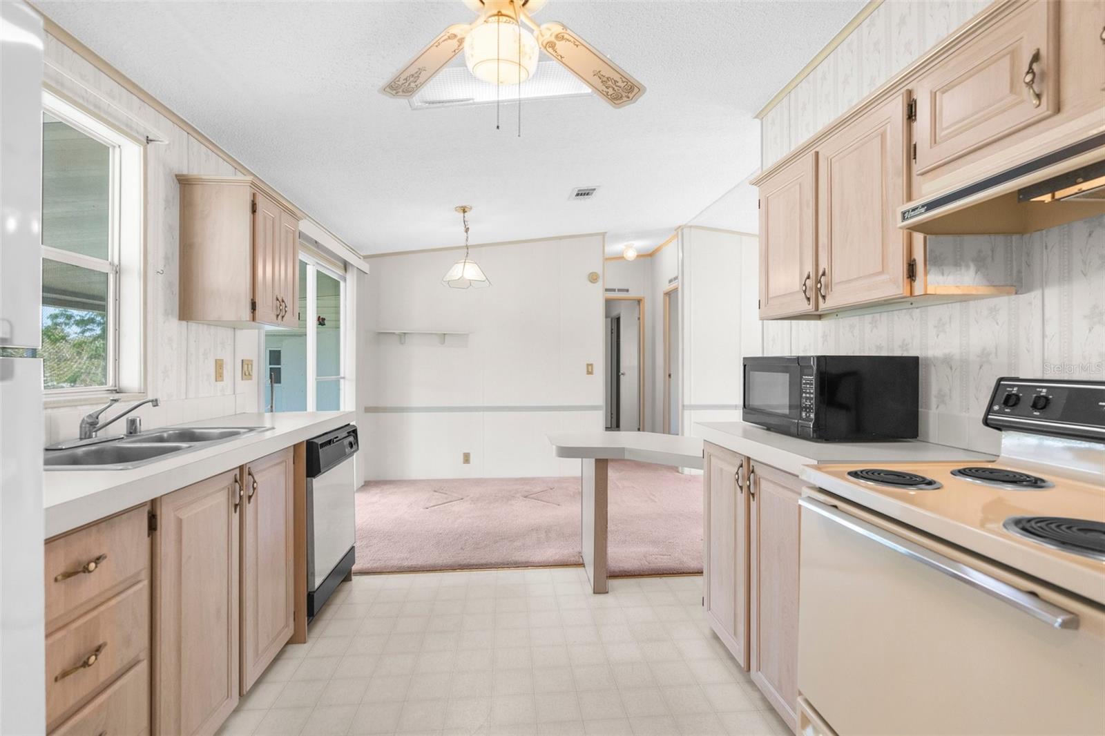 Image 9 of 26 For 14911 Rialto Avenue