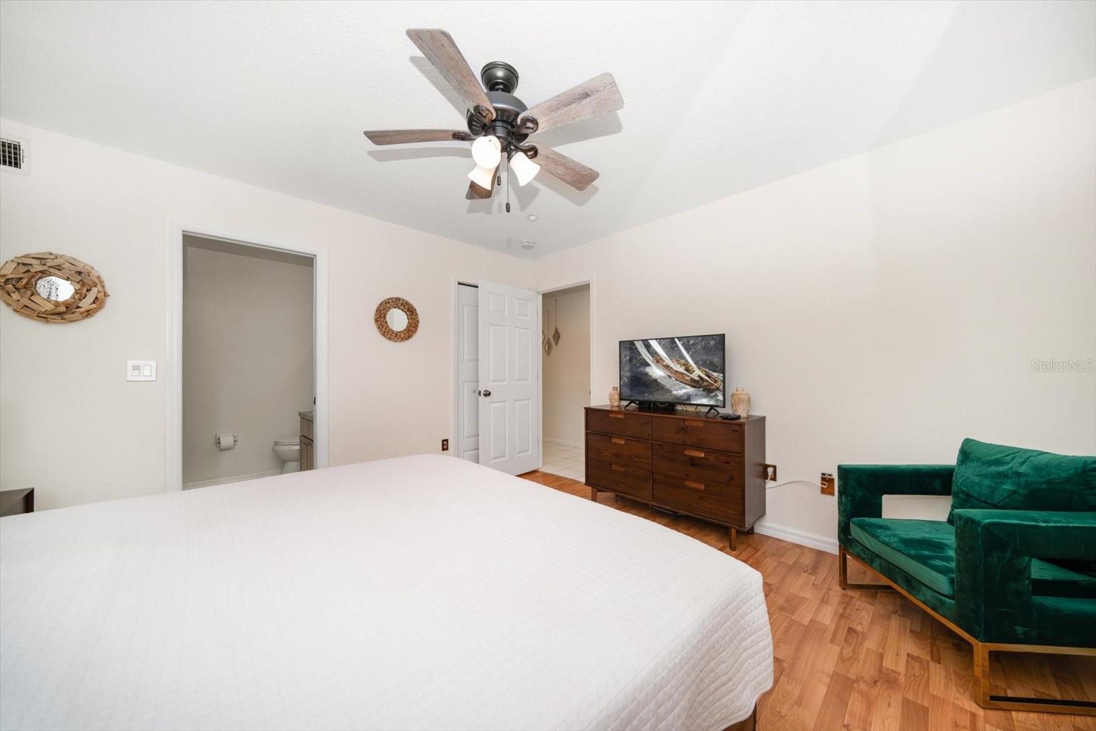 Image 16 of 58 For 1500 Gulf Boulevard 103b