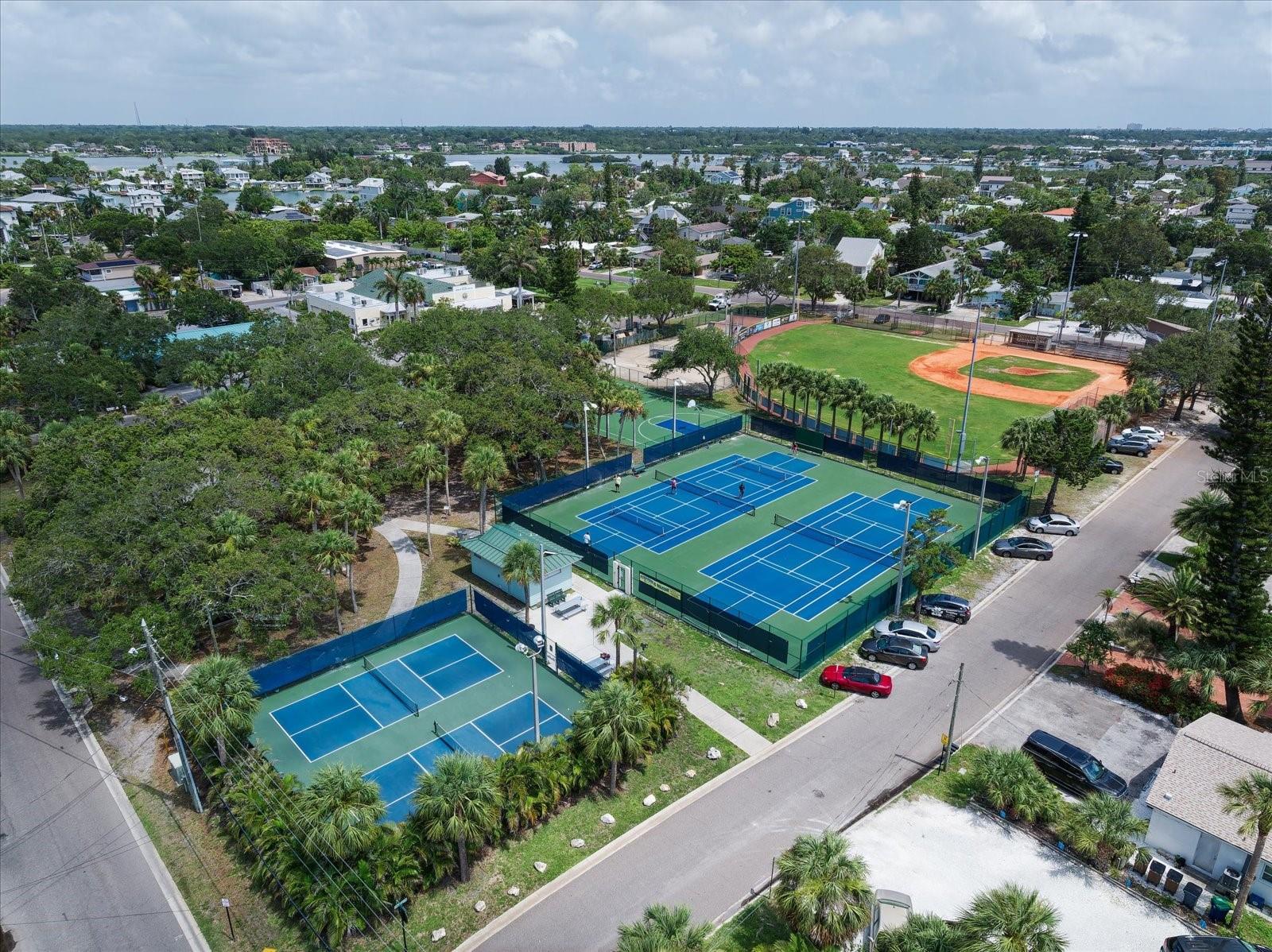 Image 42 of 58 For 1500 Gulf Boulevard 103b