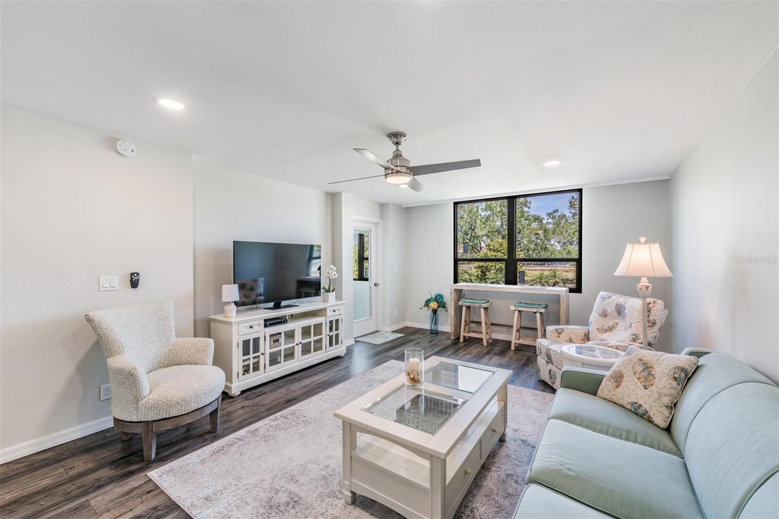 Image 11 of 44 For 2621 Cove Cay Drive 204