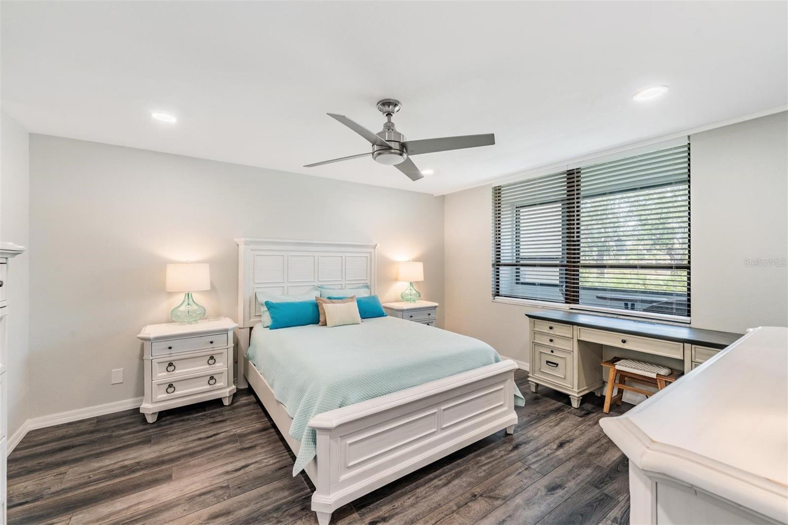 Image 15 of 44 For 2621 Cove Cay Drive 204