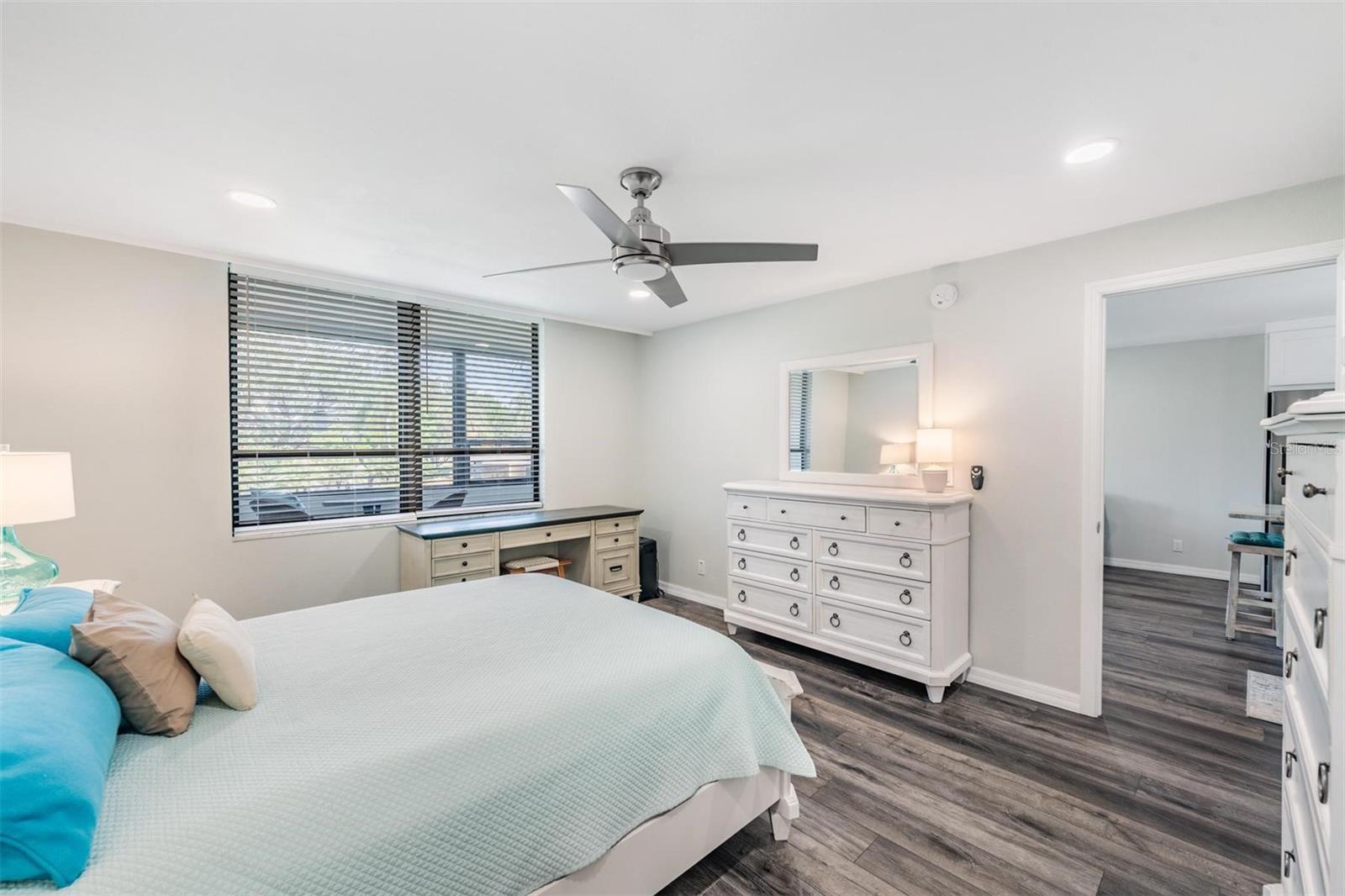 Image 16 of 44 For 2621 Cove Cay Drive 204