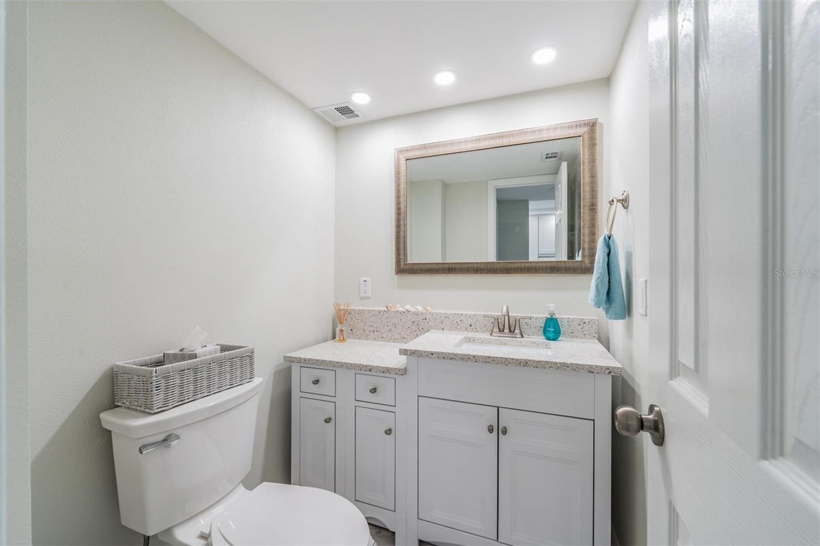Image 22 of 44 For 2621 Cove Cay Drive 204