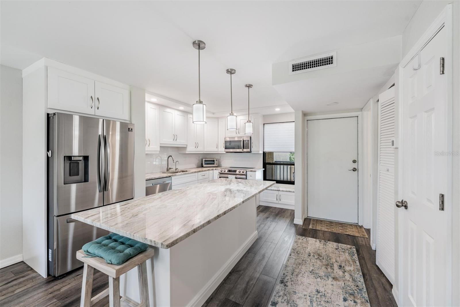 Image 4 of 44 For 2621 Cove Cay Drive 204
