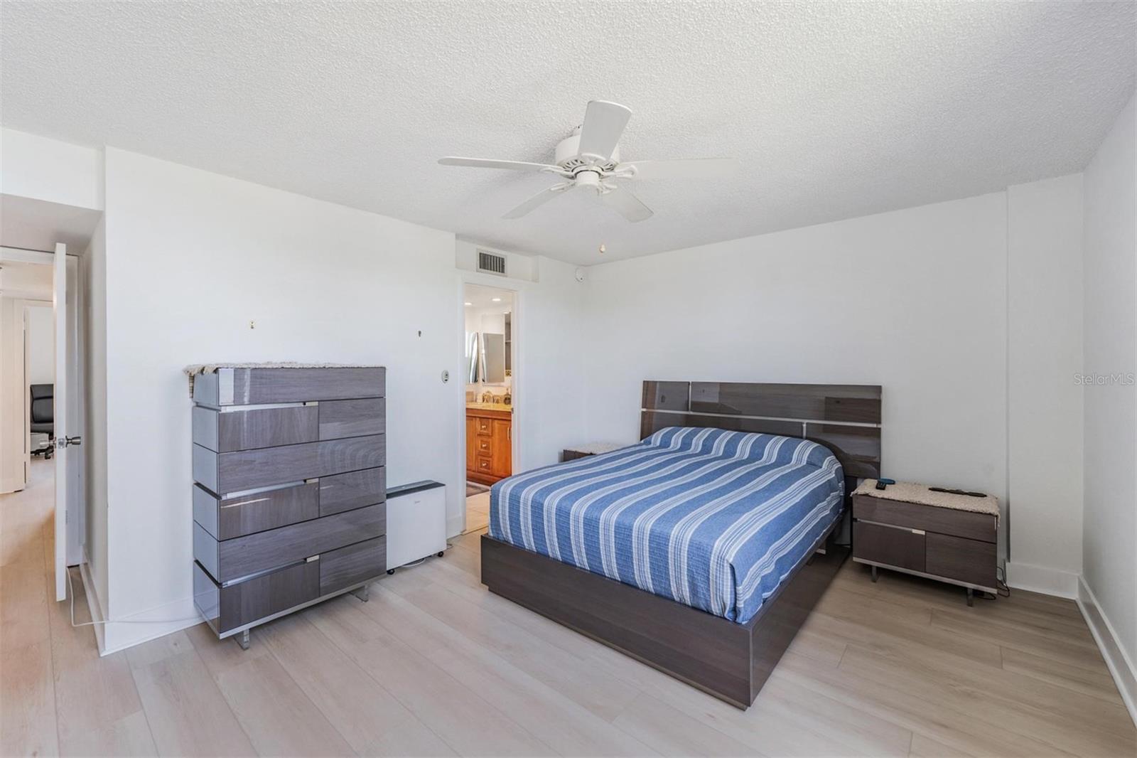 Image 16 of 52 For 2616 Cove Cay Drive 301