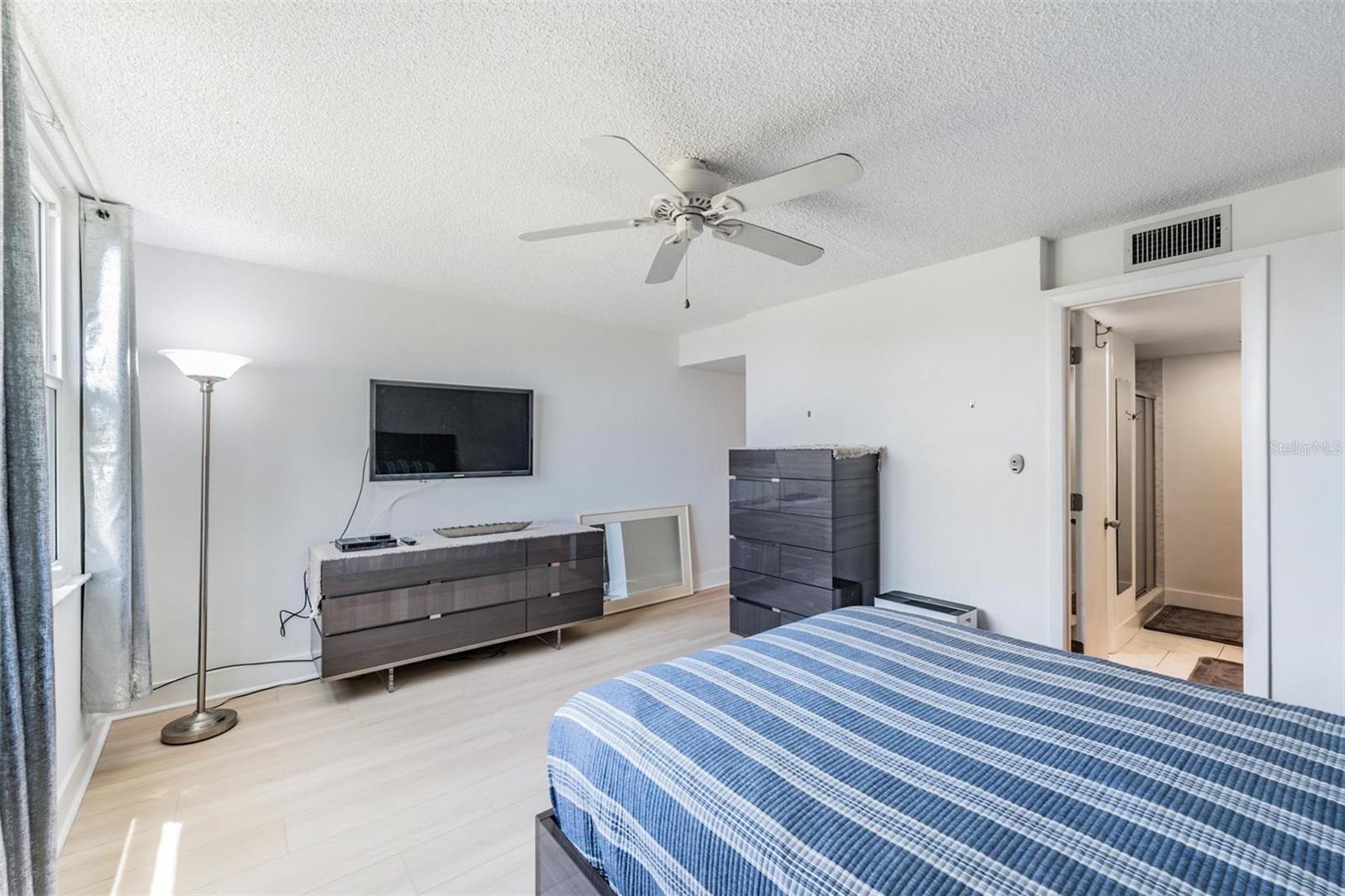 Image 17 of 52 For 2616 Cove Cay Drive 301