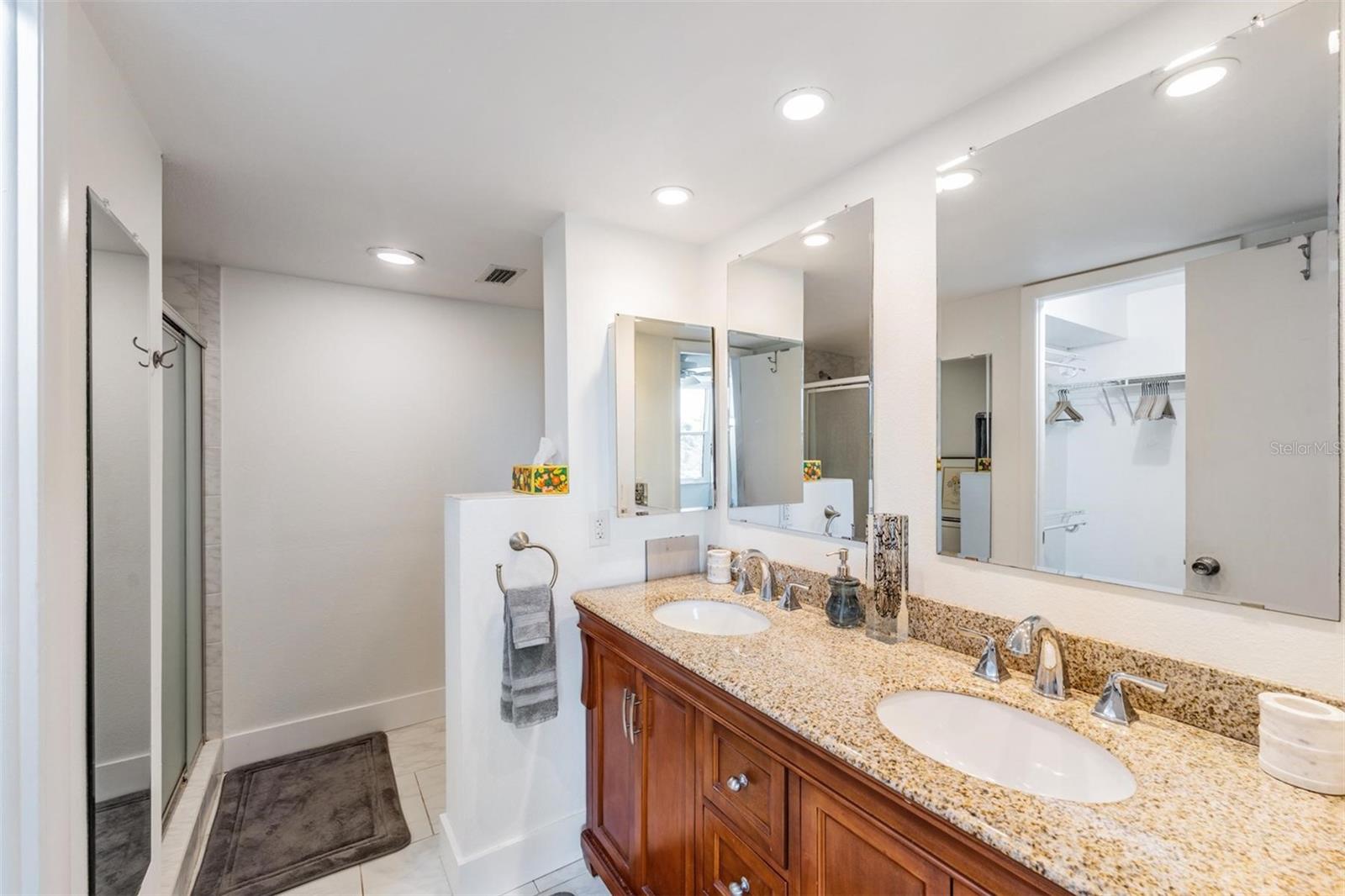 Image 18 of 52 For 2616 Cove Cay Drive 301