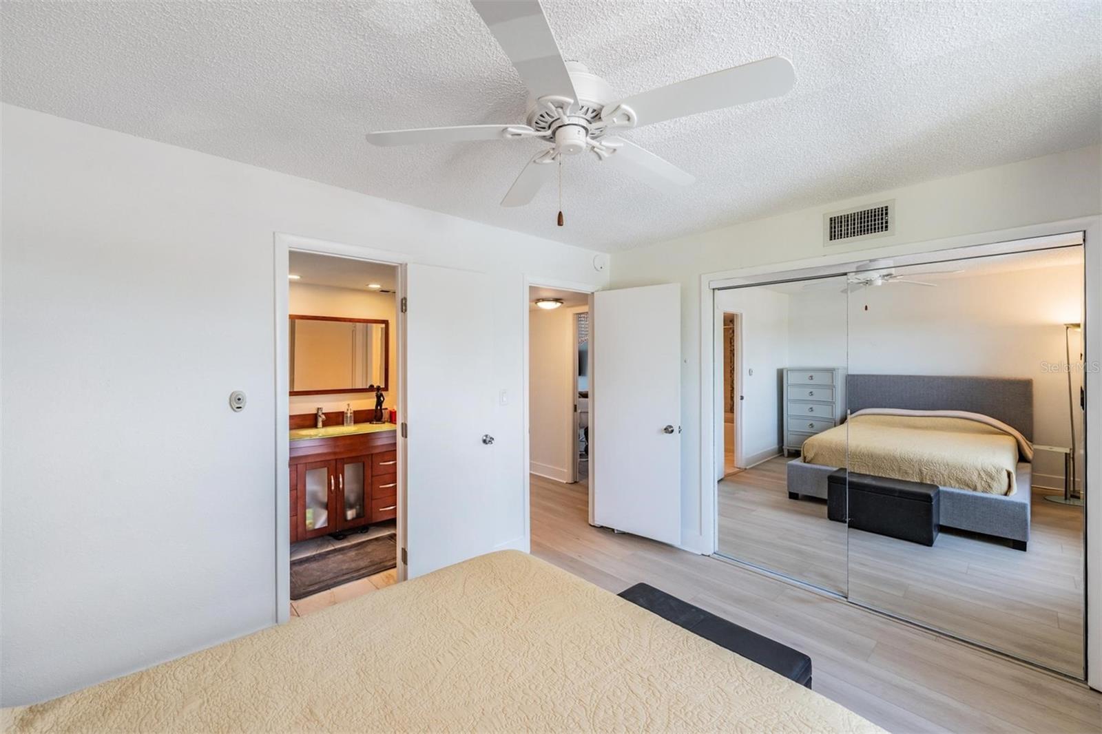 Image 21 of 52 For 2616 Cove Cay Drive 301