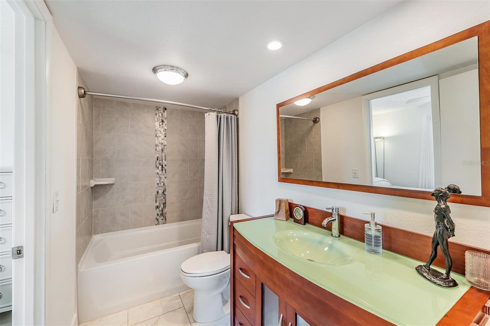 Image 22 of 52 For 2616 Cove Cay Drive 301