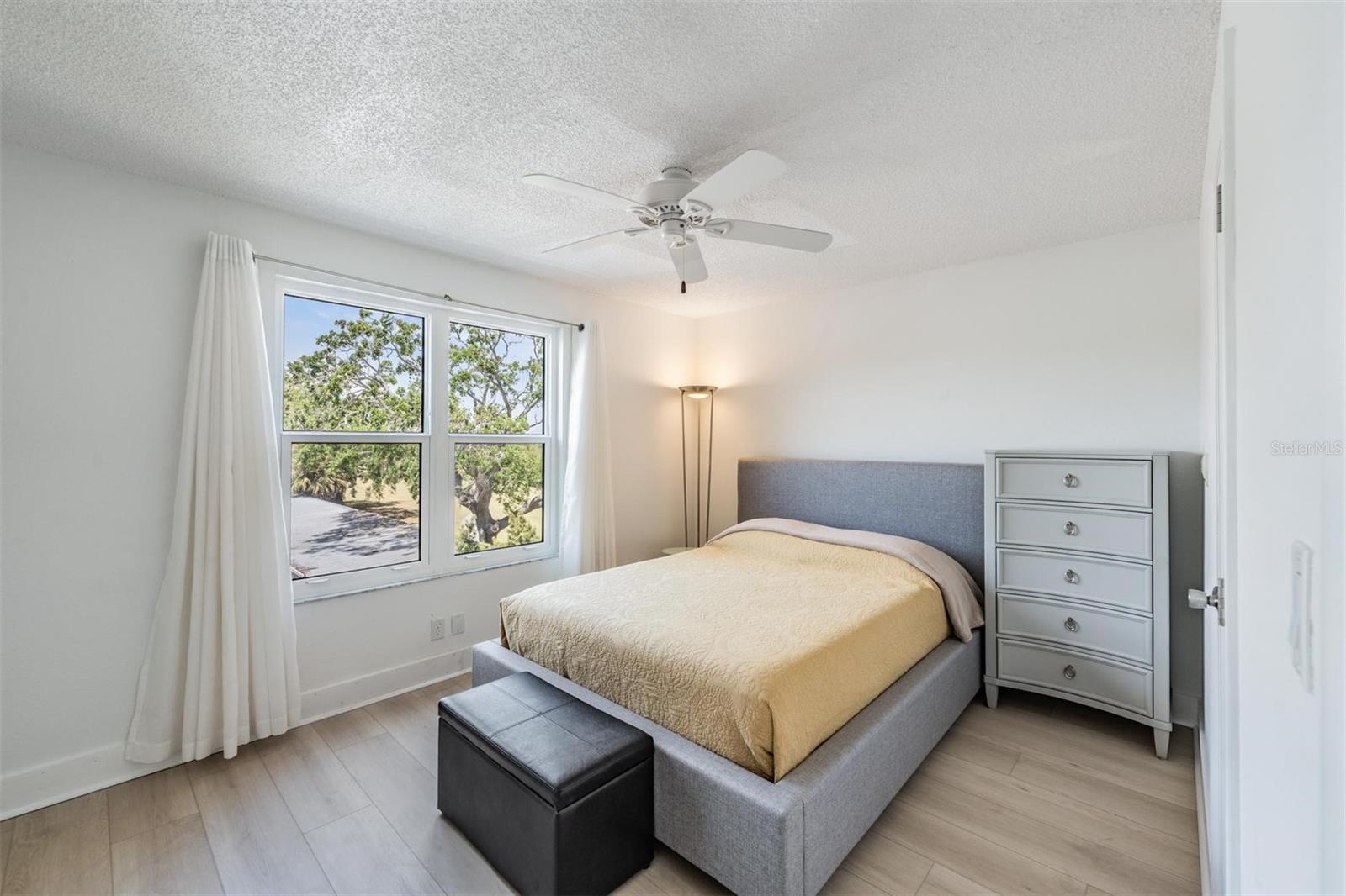 Image 23 of 52 For 2616 Cove Cay Drive 301