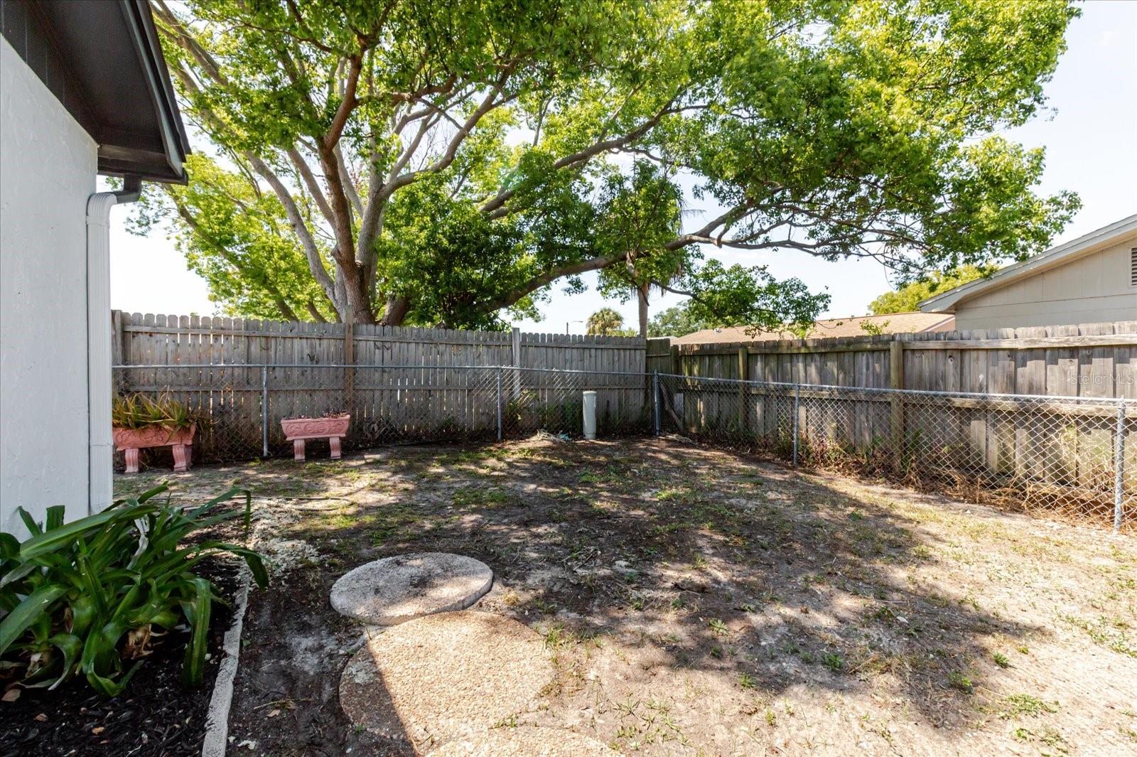 Listing photo id 35 for 7031 Brentwood Drive