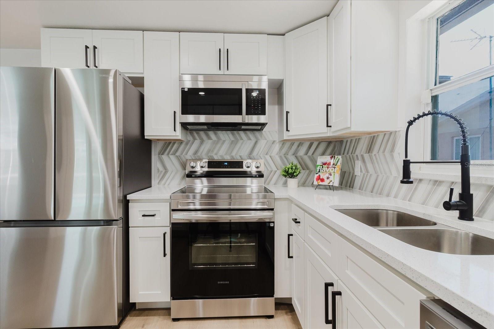 Listing photo id 2 for 7031 Brentwood Drive