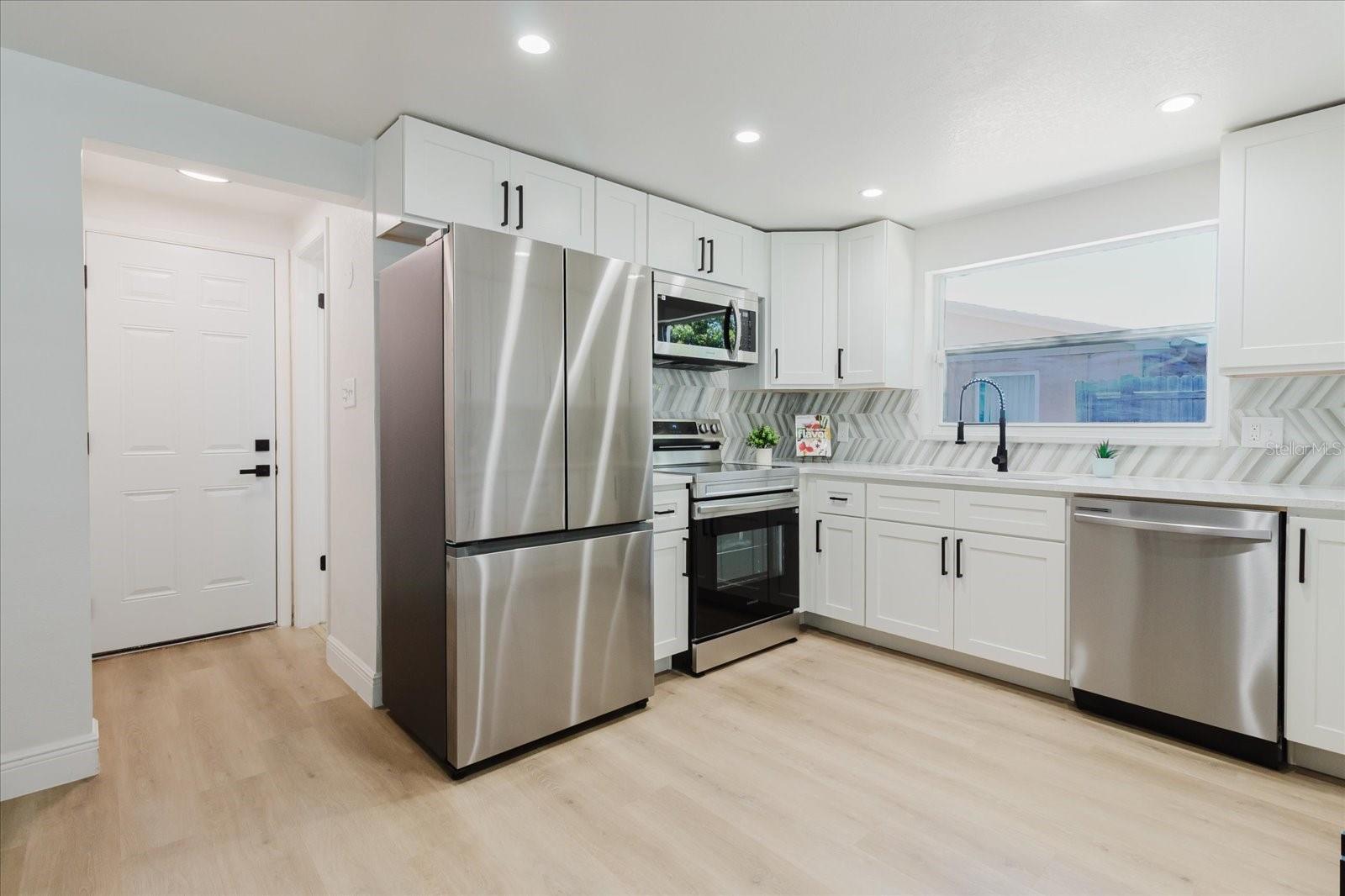 Listing photo id 4 for 7031 Brentwood Drive