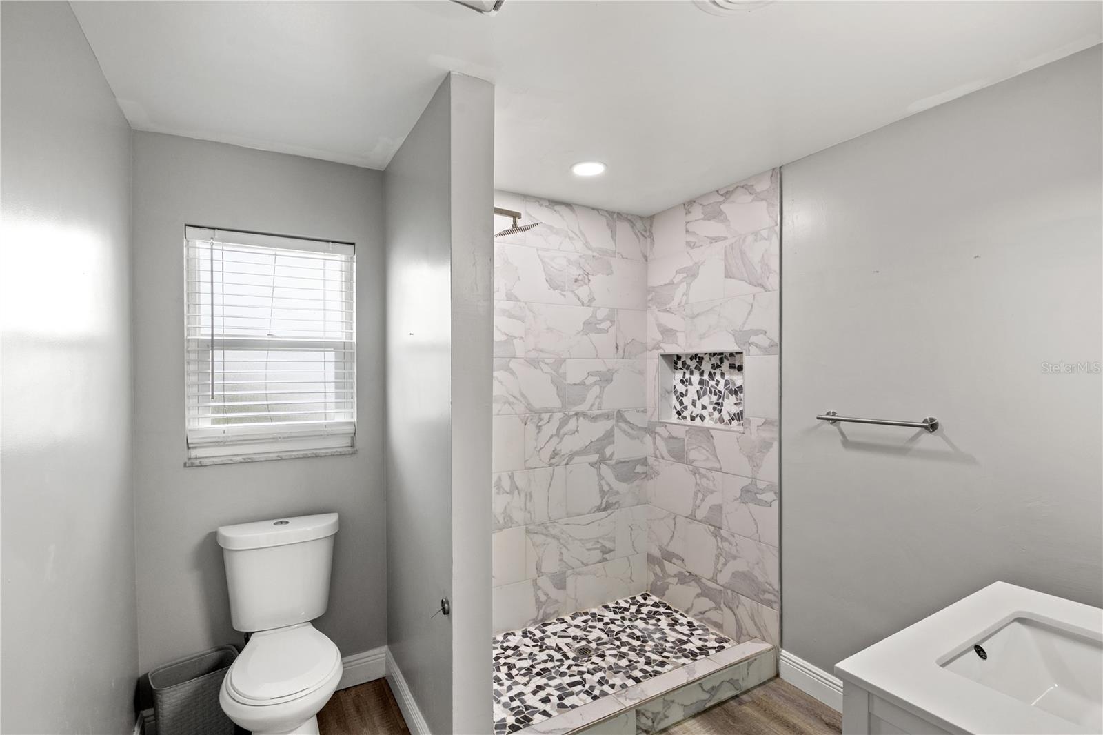 Image 6 of 20 For 1002 Fruitland Avenue