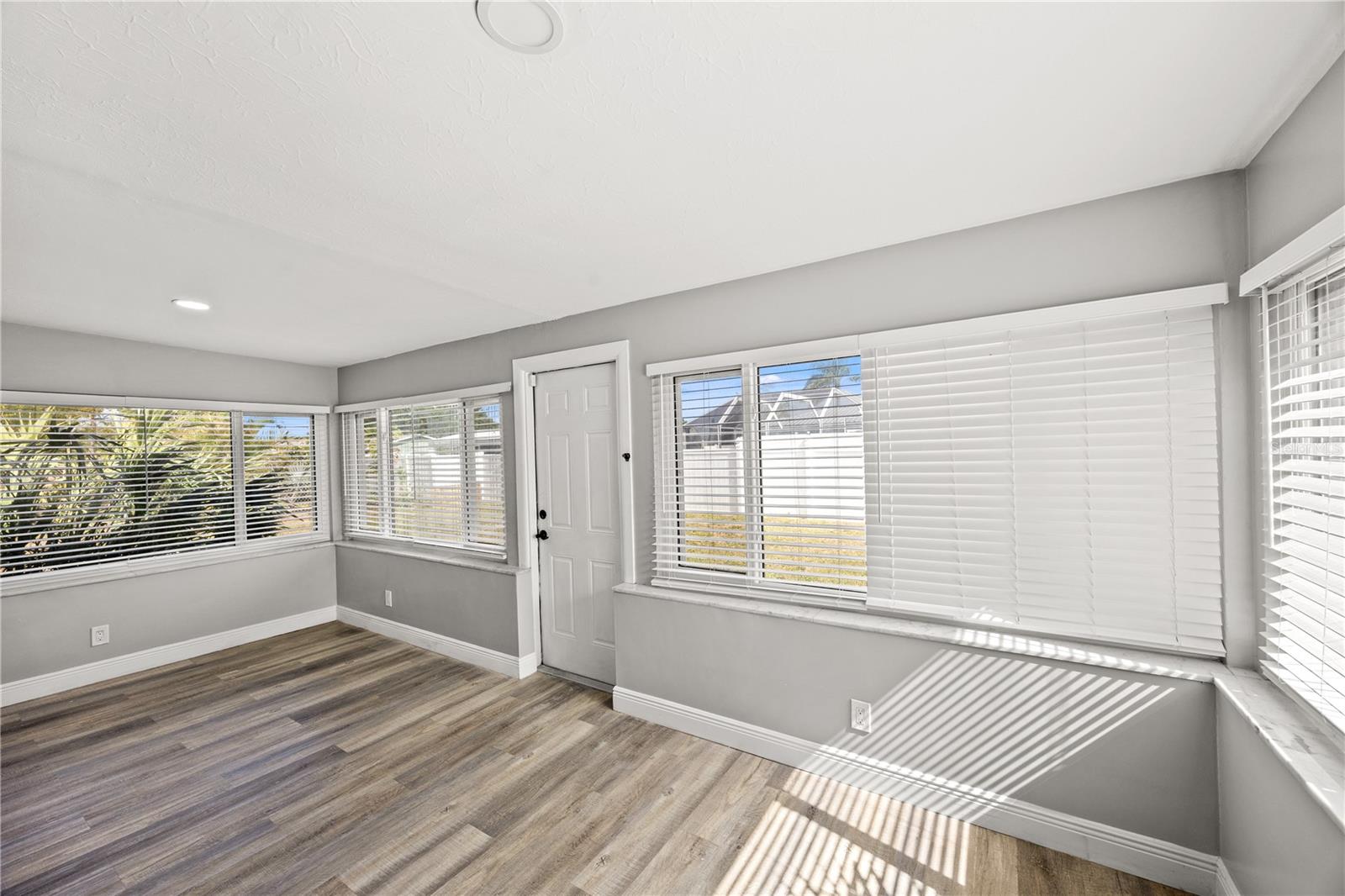 Image 8 of 20 For 1002 Fruitland Avenue
