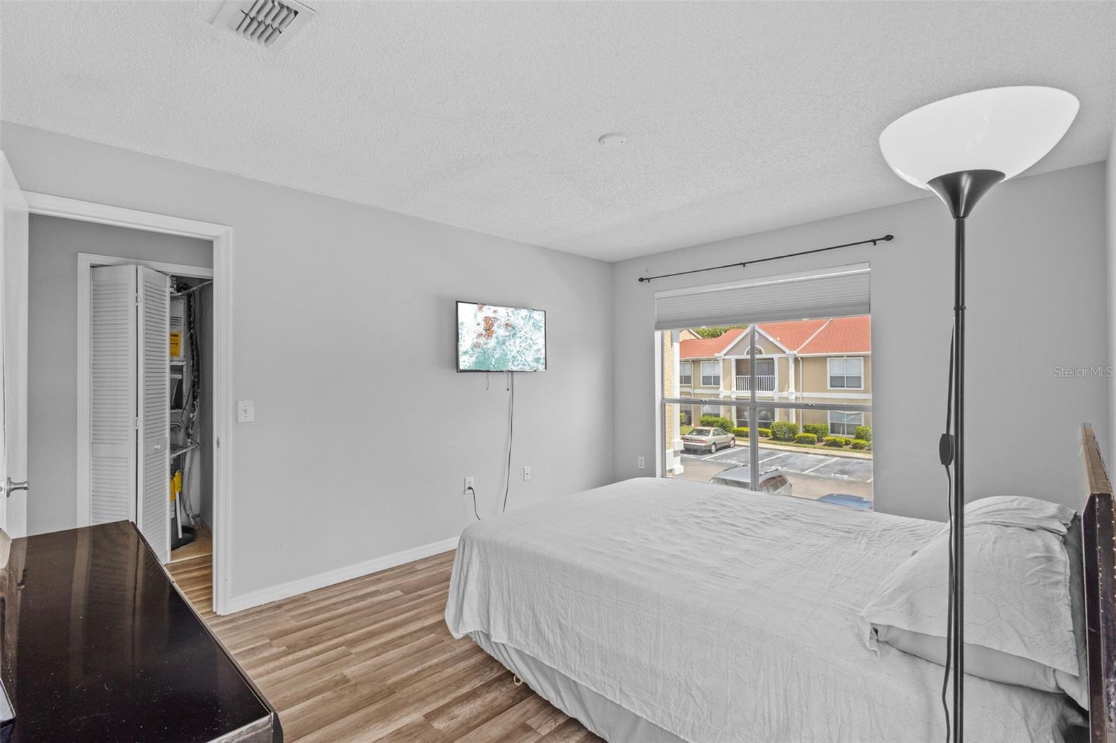 Image 16 of 28 For 9481 Highland Oak Drive 305