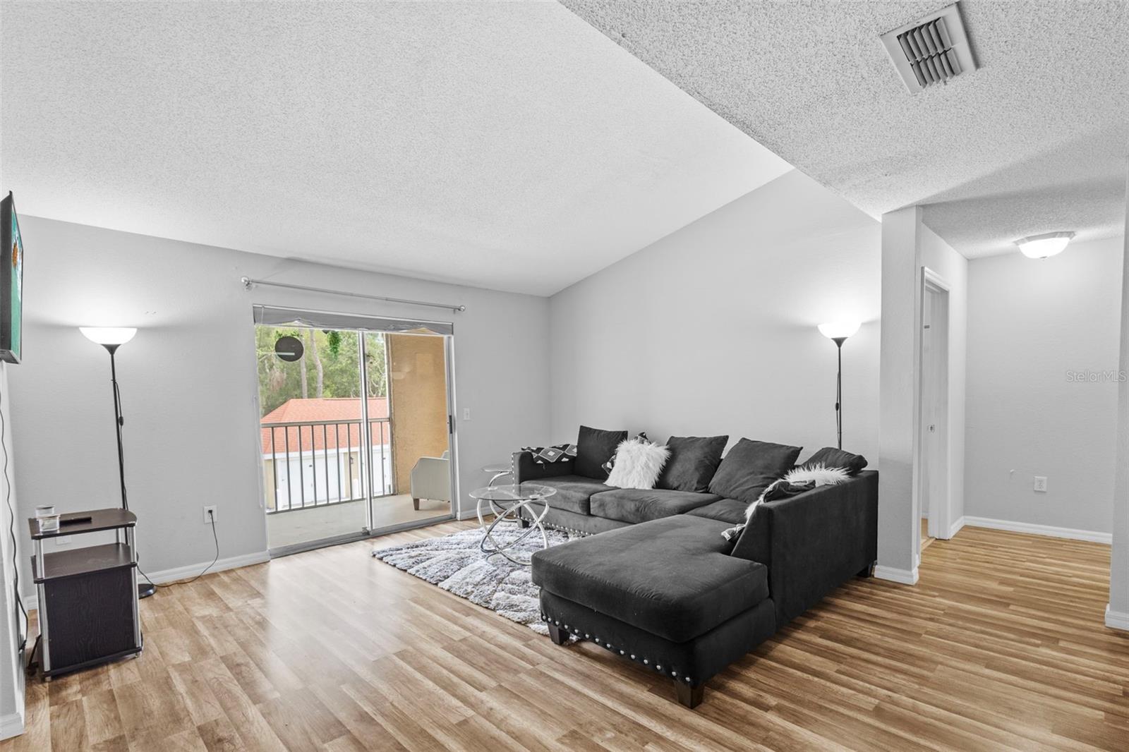 Image 5 of 28 For 9481 Highland Oak Drive 305
