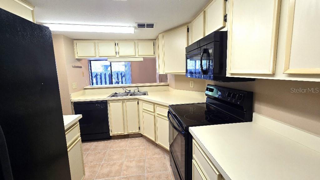 Image 10 of 13 For 4025 Angel Oak Court 102