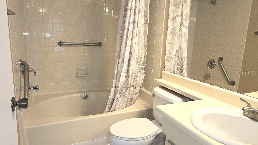 Image 8 of 13 For 4025 Angel Oak Court 102