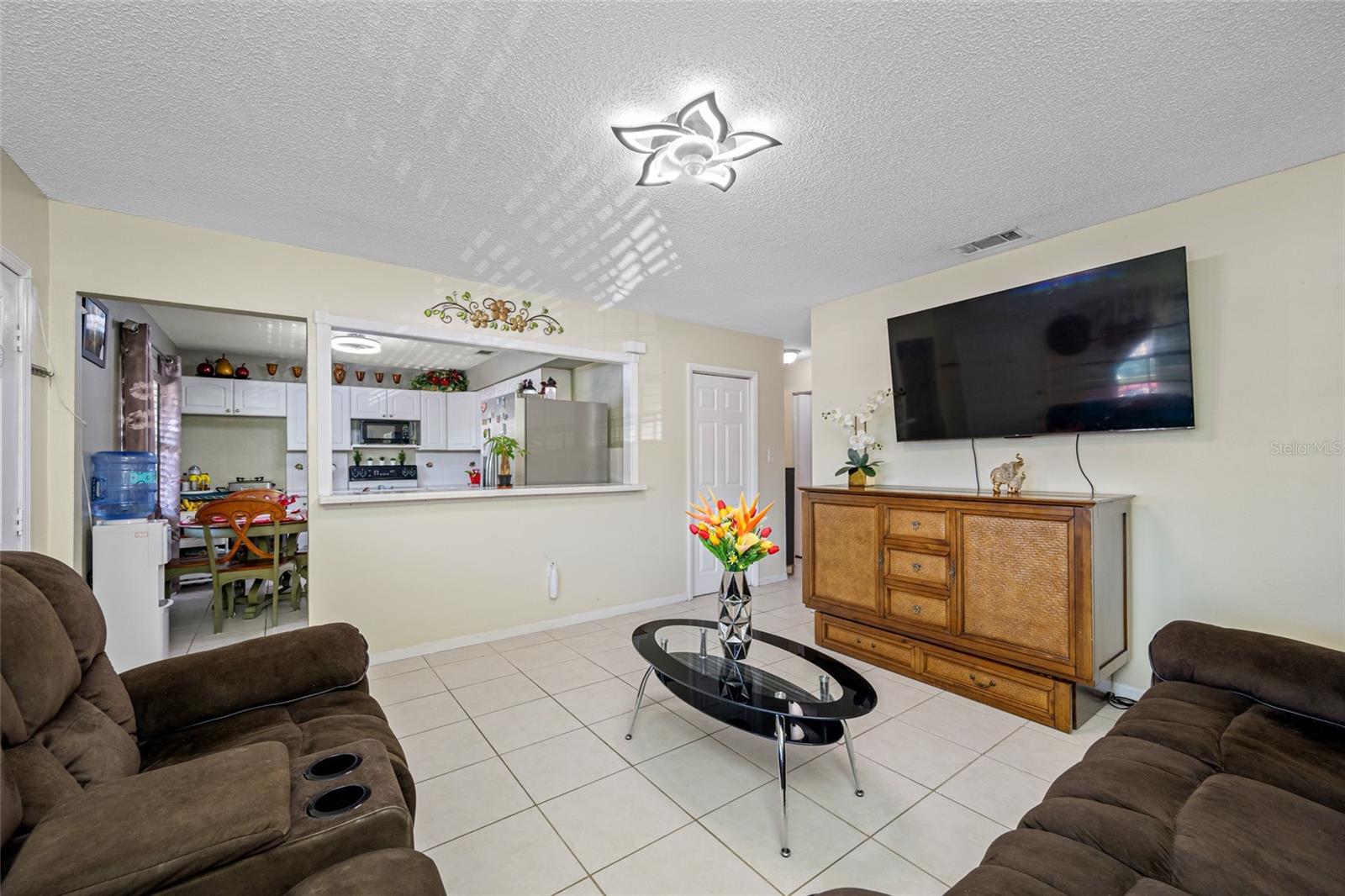 Image 3 of 15 For 4414 Clark Avenue 11