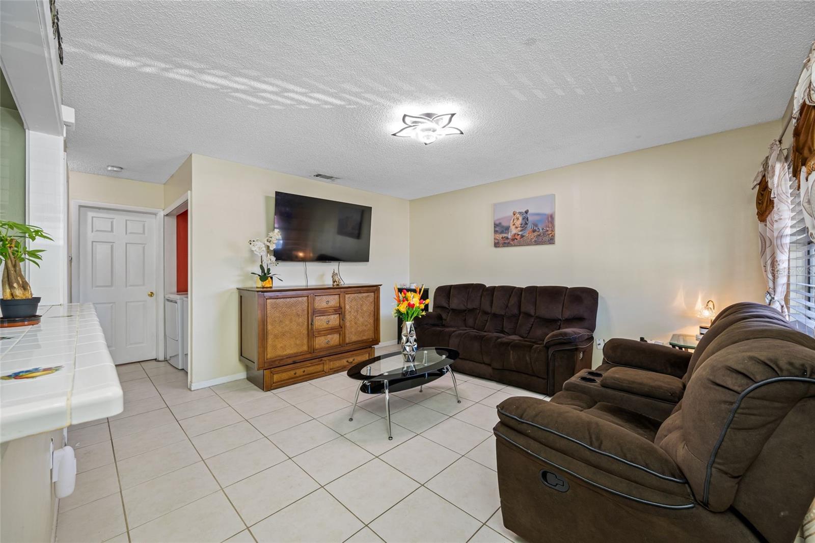 Image 4 of 15 For 4414 Clark Avenue 11
