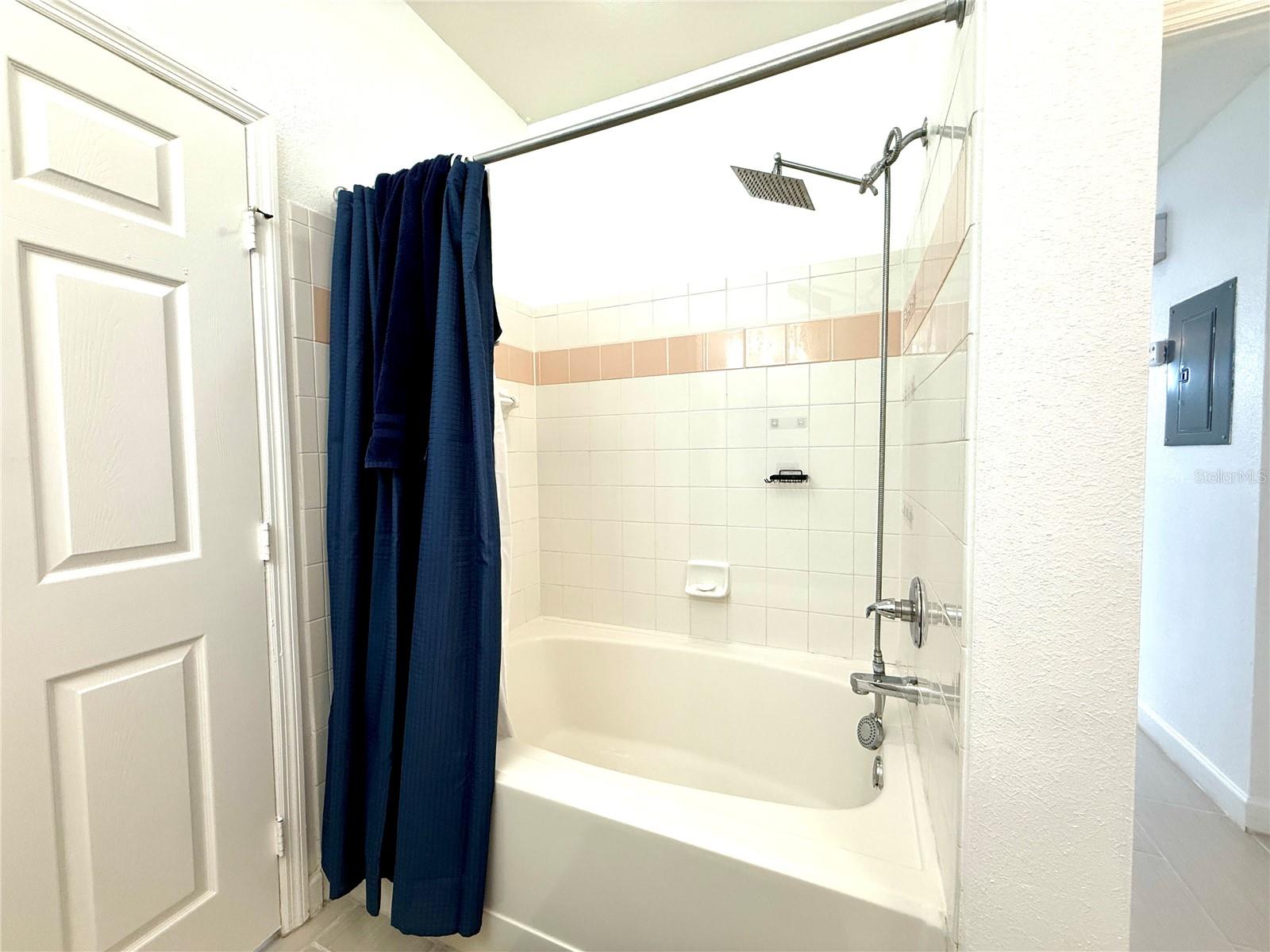 Image 11 of 25 For 9650 Lake Chase Island Way 9650
