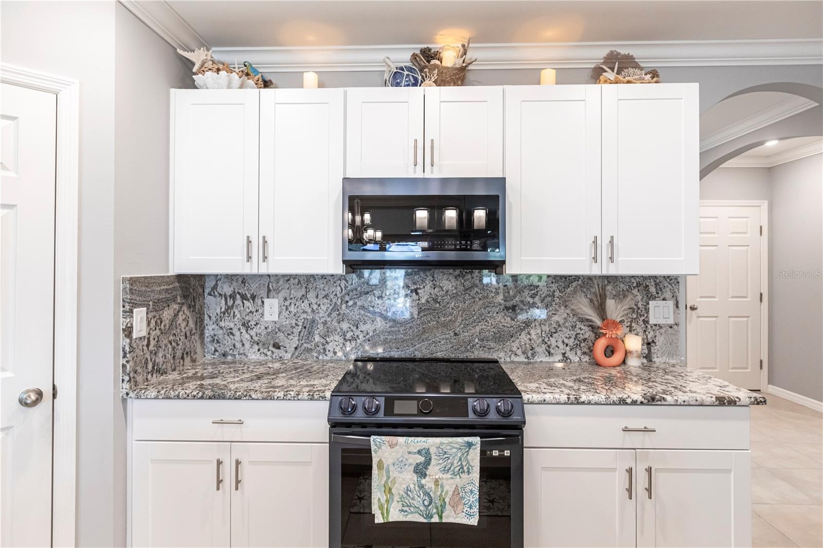 Image 14 of 59 For 25317 Lenox Circle