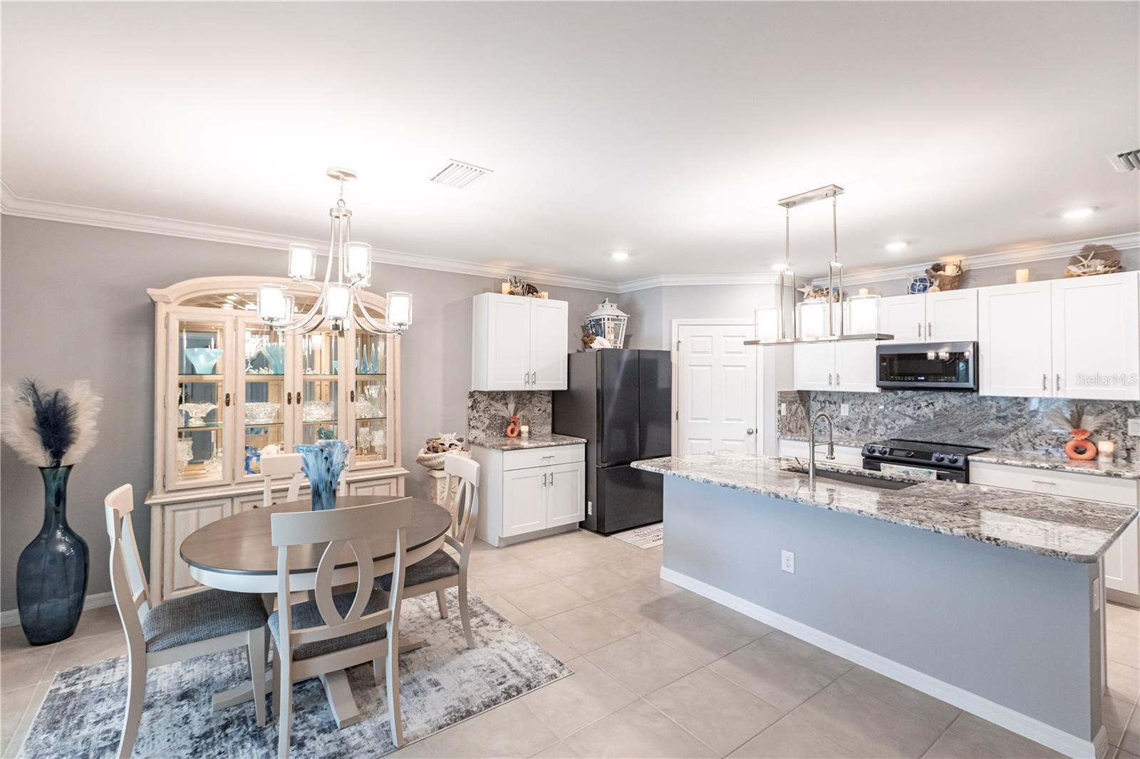 Image 16 of 59 For 25317 Lenox Circle