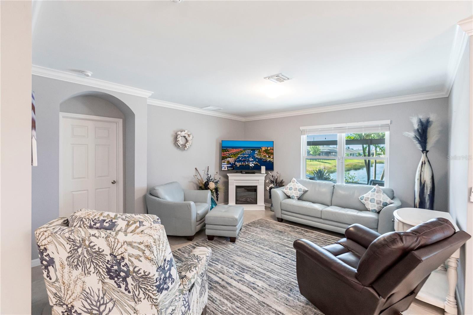 Image 8 of 59 For 25317 Lenox Circle