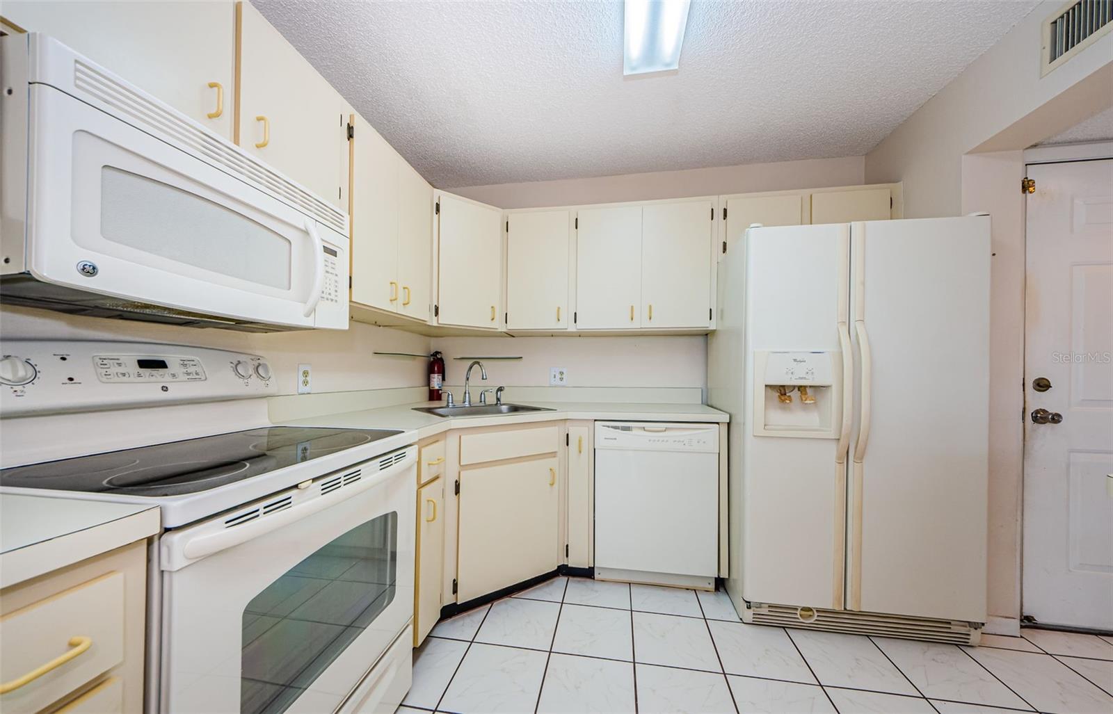 Image 11 of 65 For 5712 Biscayne Court 205