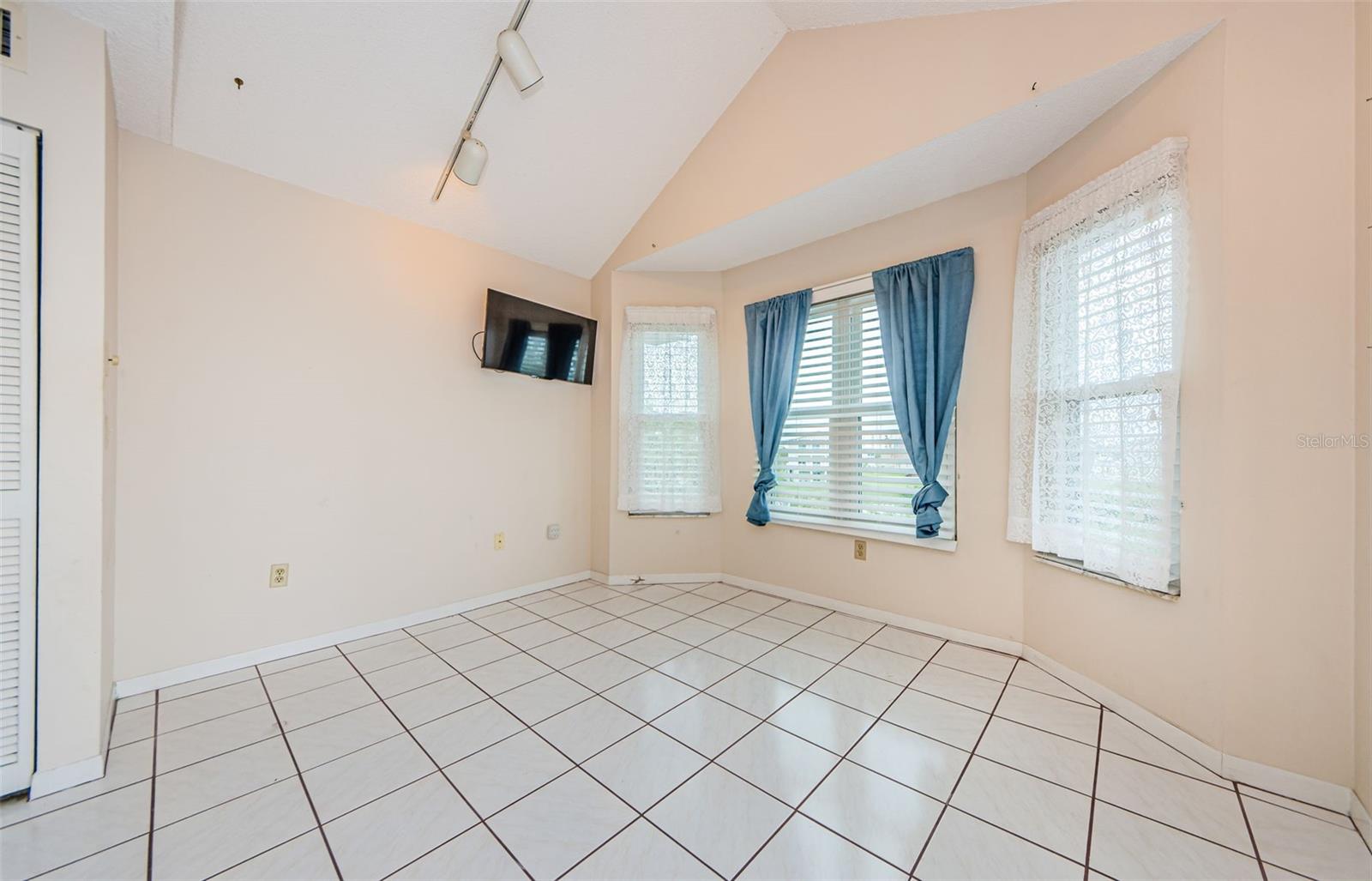 Image 15 of 65 For 5712 Biscayne Court 205