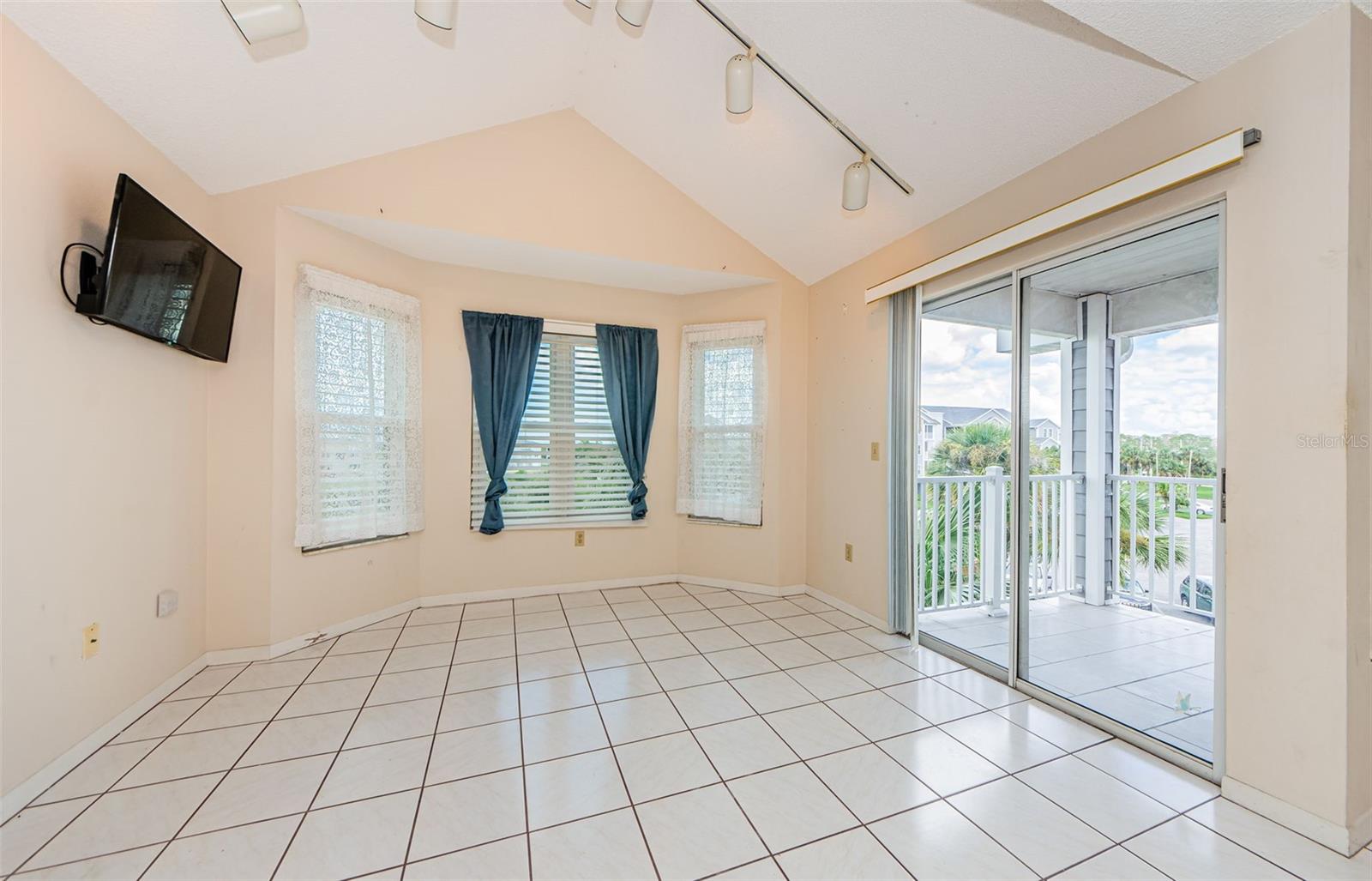 Image 16 of 65 For 5712 Biscayne Court 205