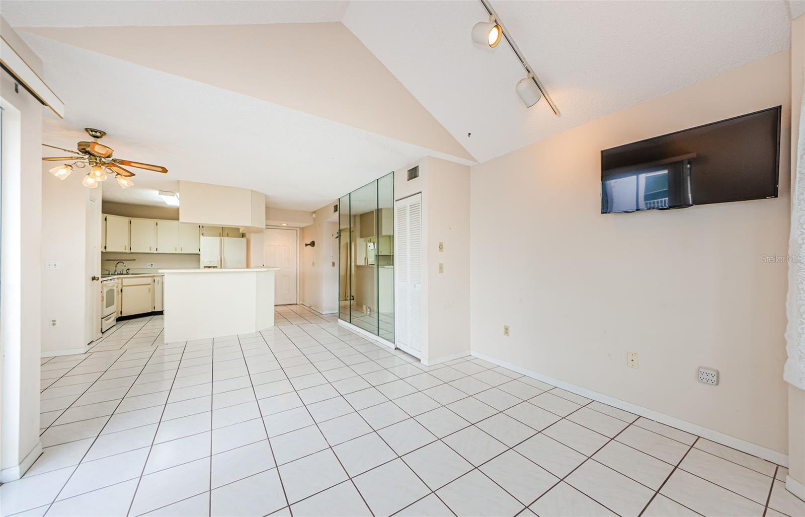 Image 17 of 65 For 5712 Biscayne Court 205