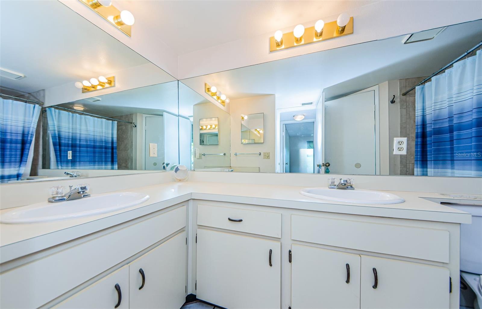 Image 23 of 65 For 5712 Biscayne Court 205