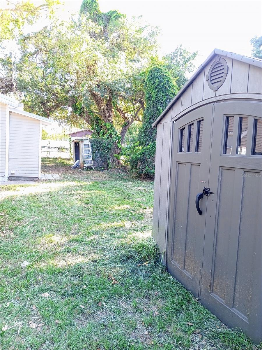 Image 14 of 19 For 5202 Lime Avenue