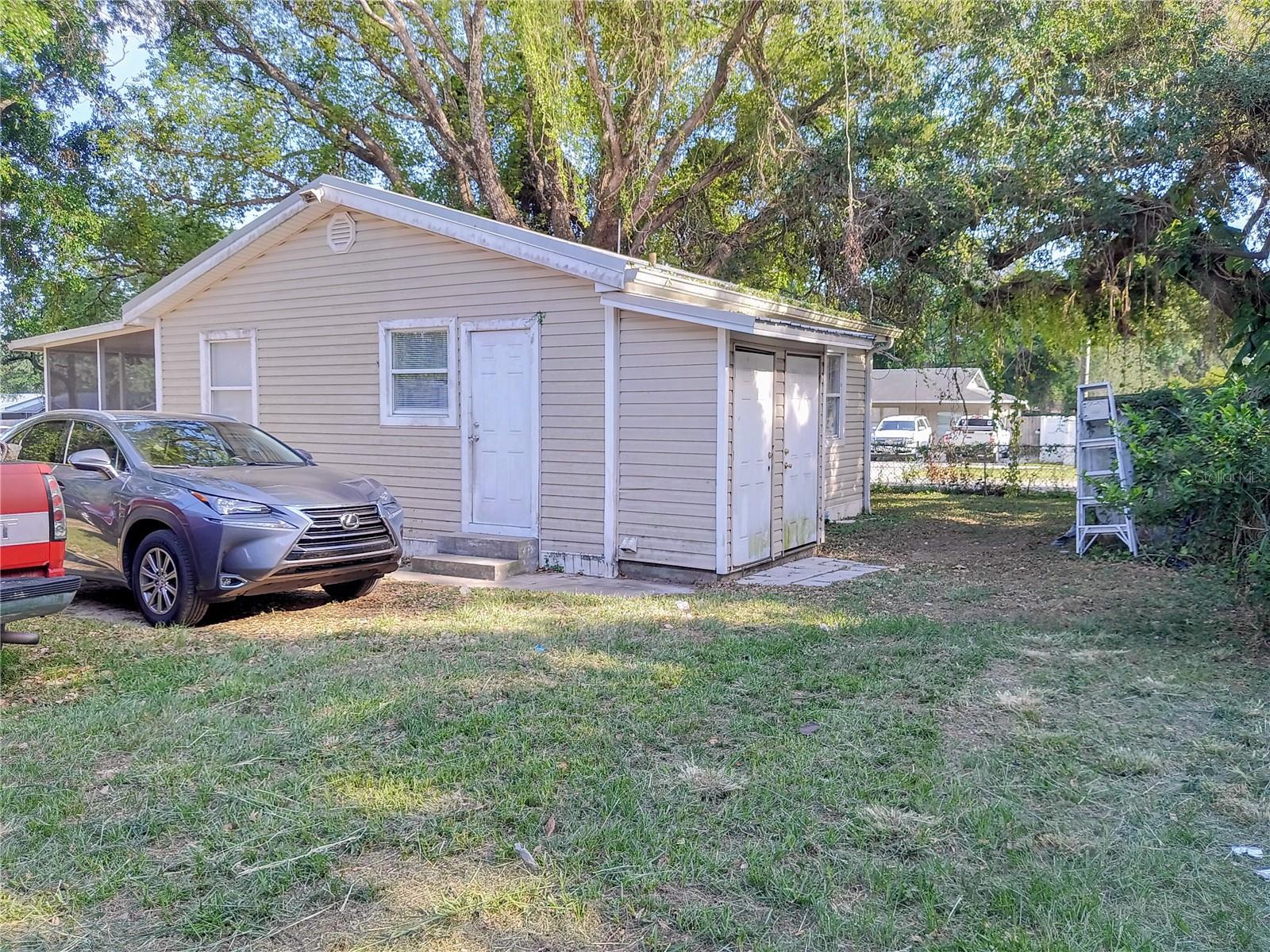 Image 15 of 19 For 5202 Lime Avenue
