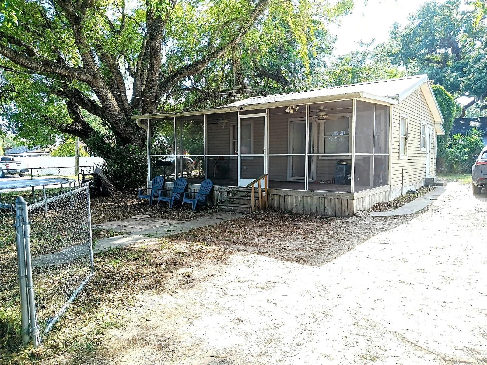 Image 2 of 19 For 5202 Lime Avenue