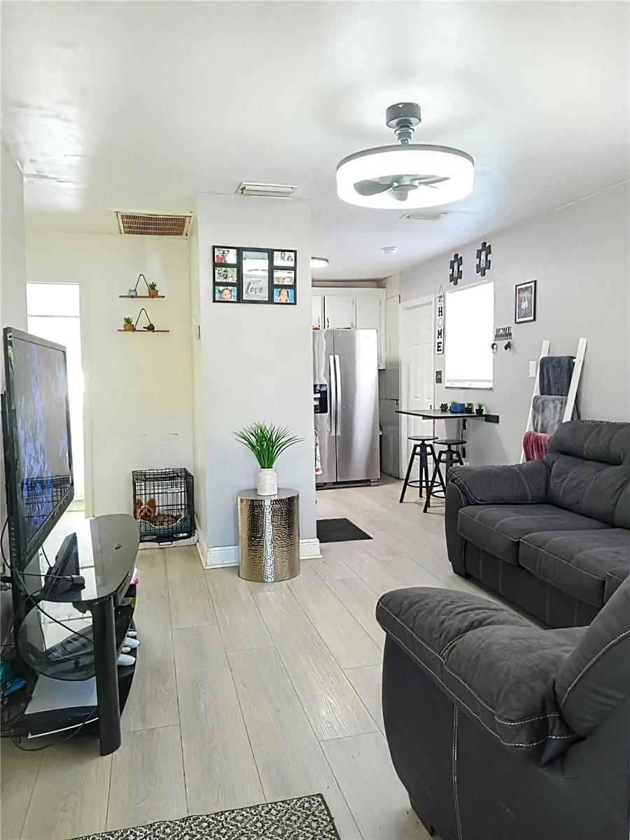 Image 4 of 19 For 5202 Lime Avenue