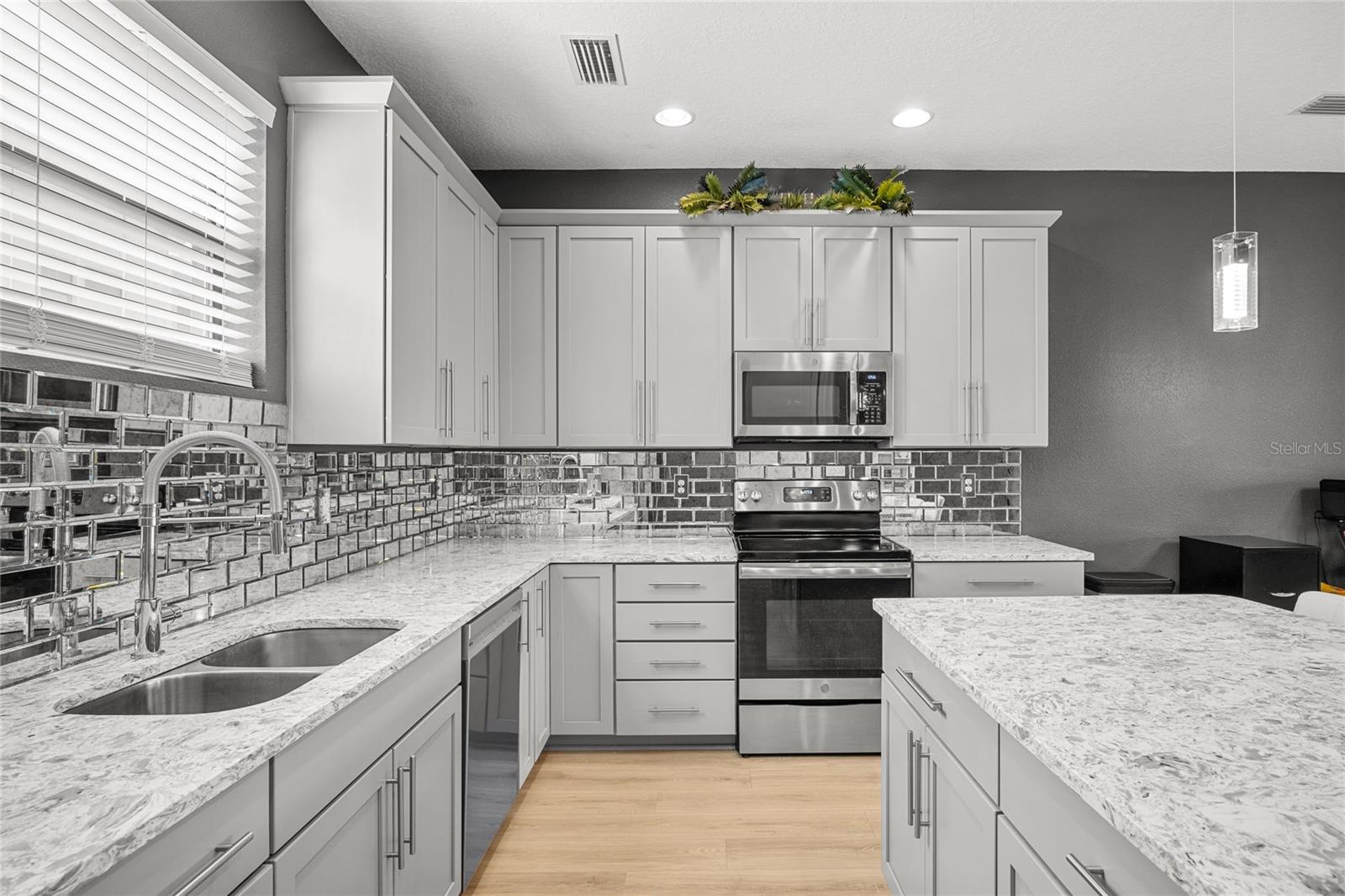 Image 15 of 47 For 1182 25th Way N