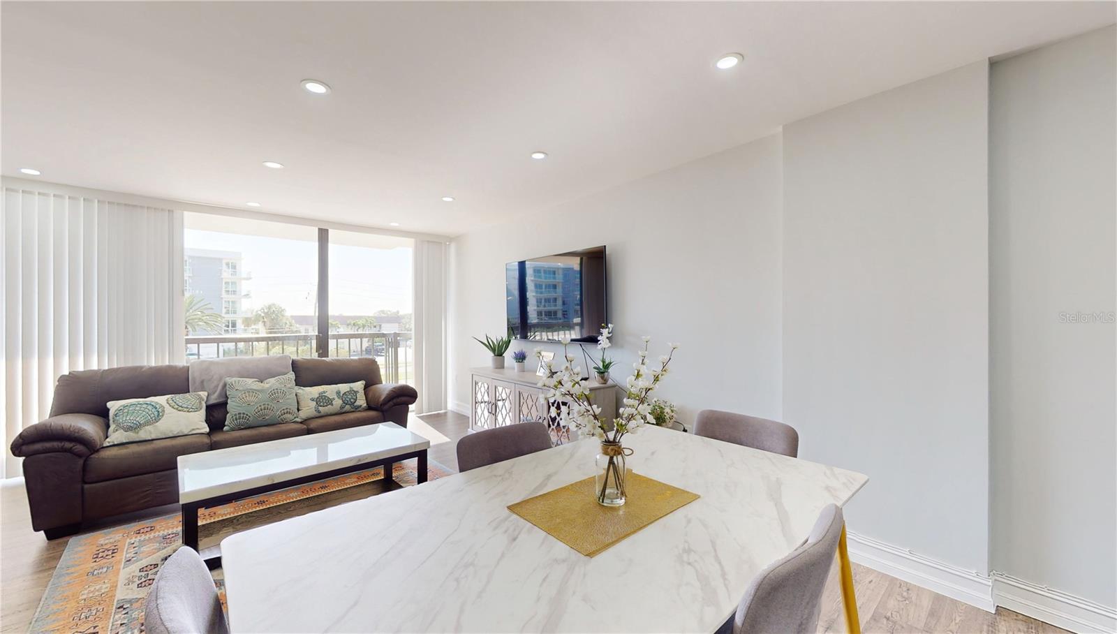 Image 10 of 36 For 400 Island Way 210
