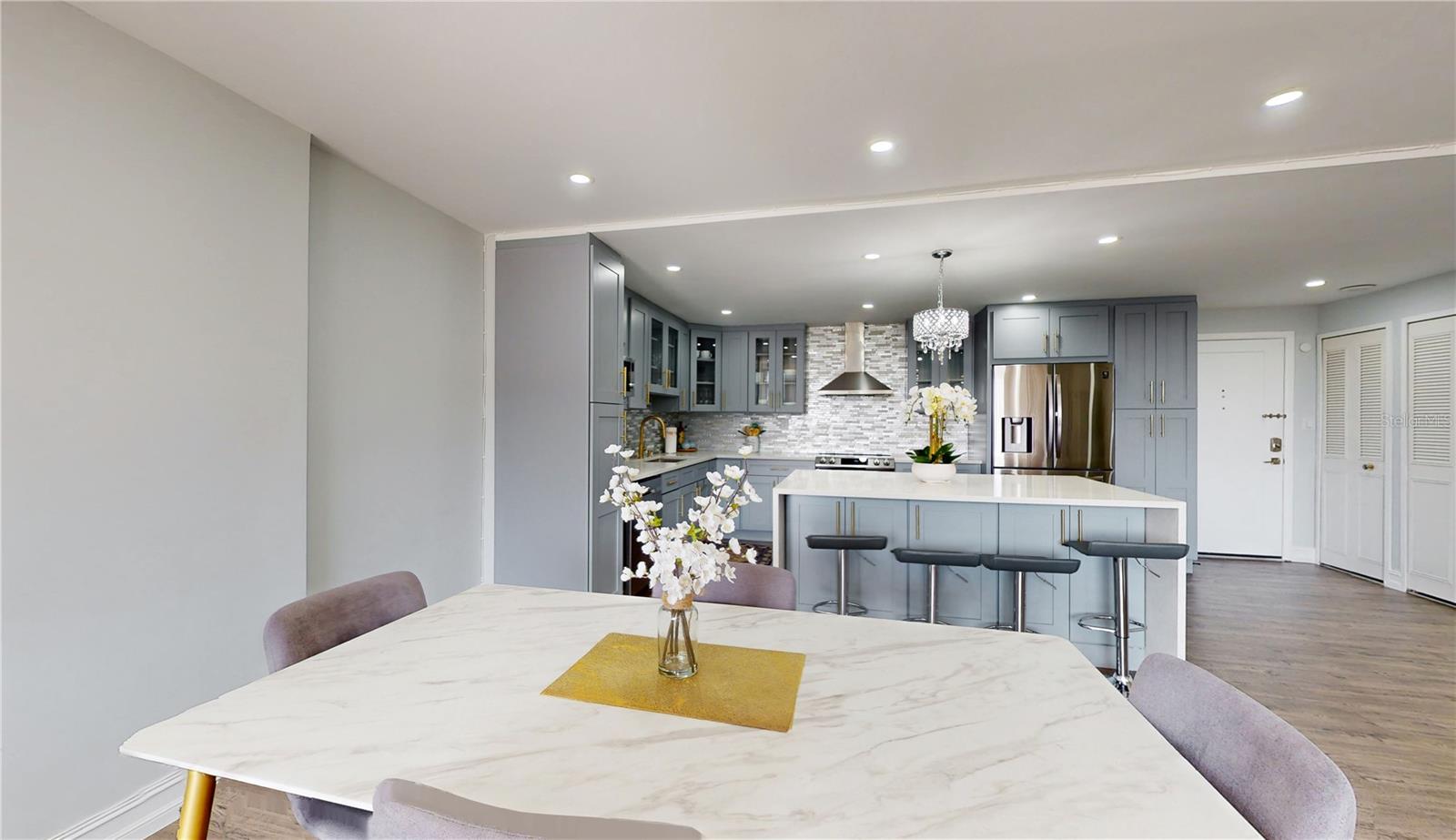 Image 12 of 36 For 400 Island Way 210
