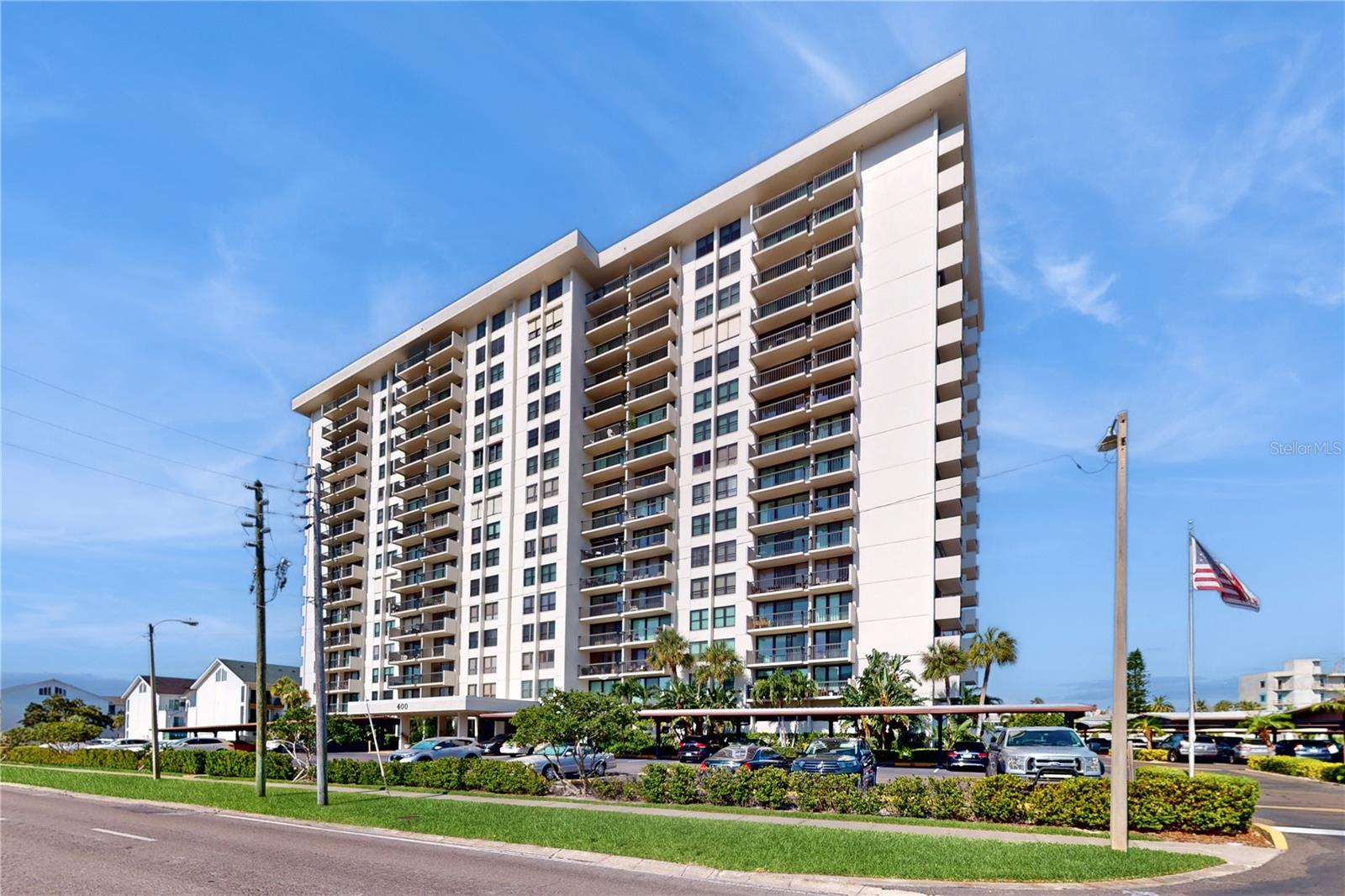 Image 2 of 36 For 400 Island Way 210