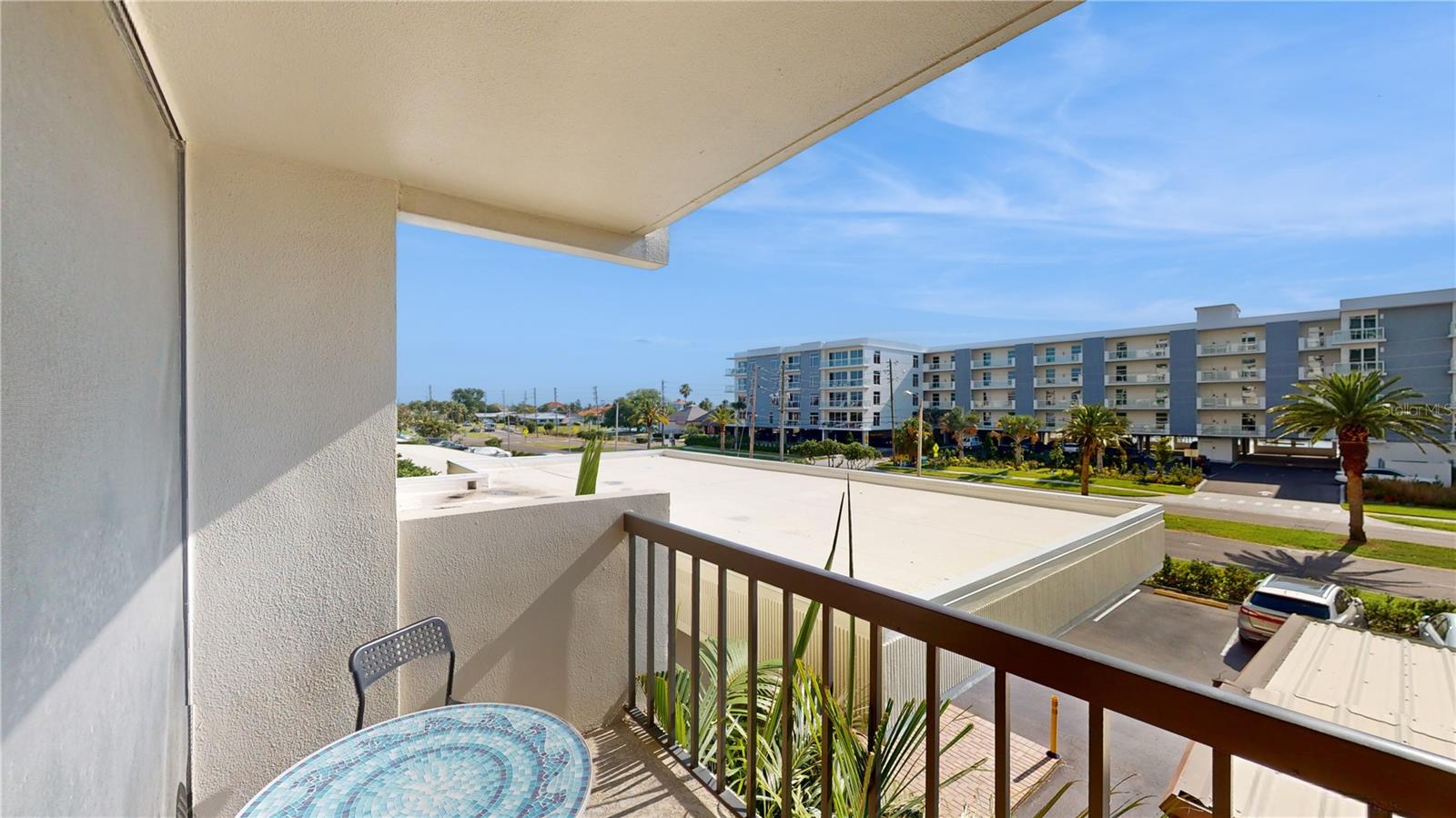 Image 32 of 36 For 400 Island Way 210