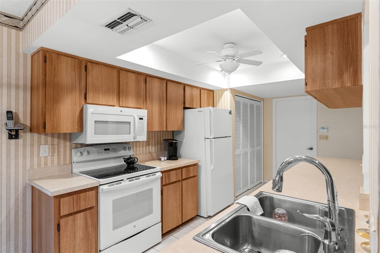 Image 10 of 34 For 1218 Gillespie Drive N